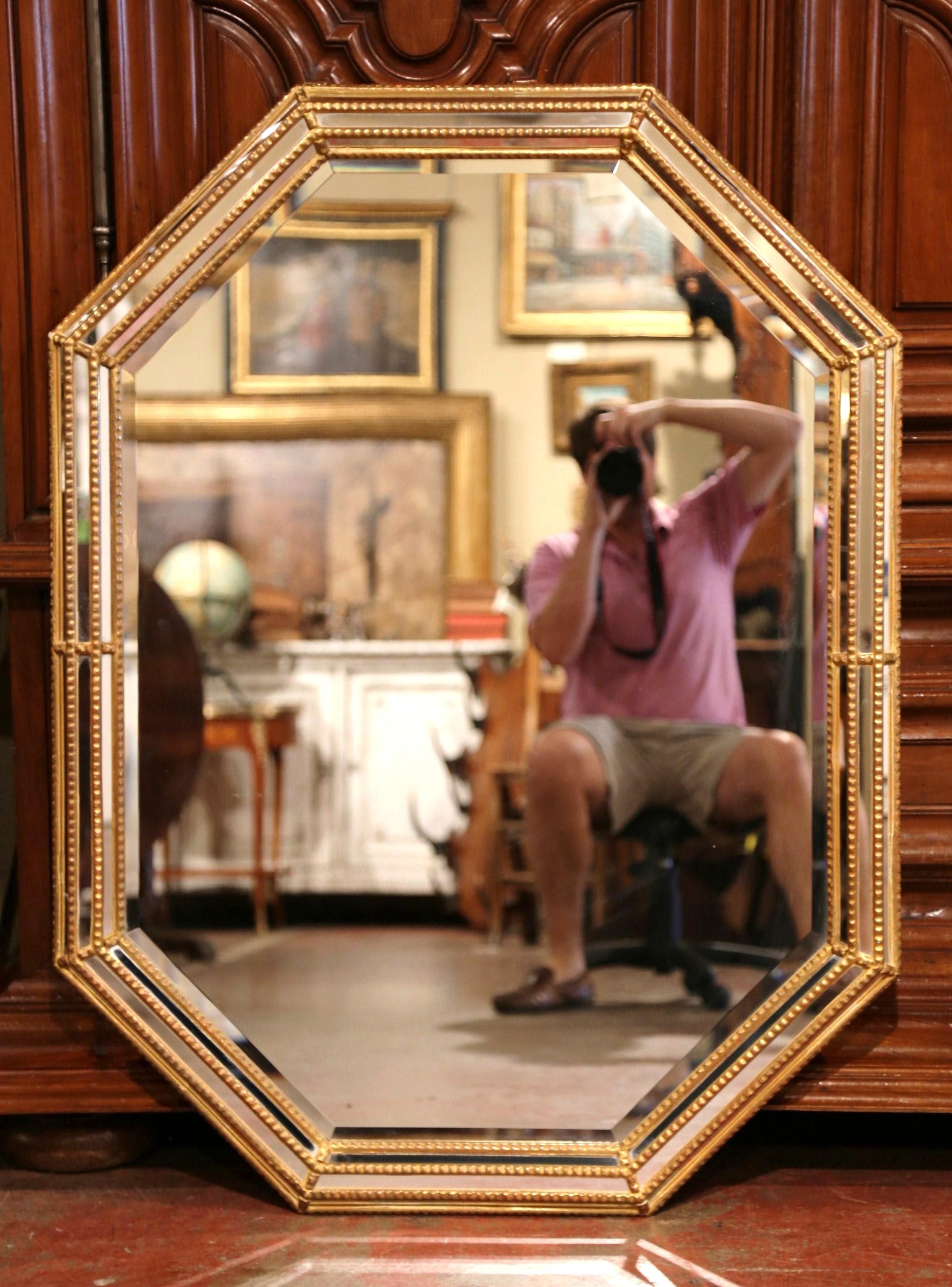 Early 20th Century French Louis XVI Octagonal Carved Giltwood Wall Mirror In Excellent Condition In Dallas, TX