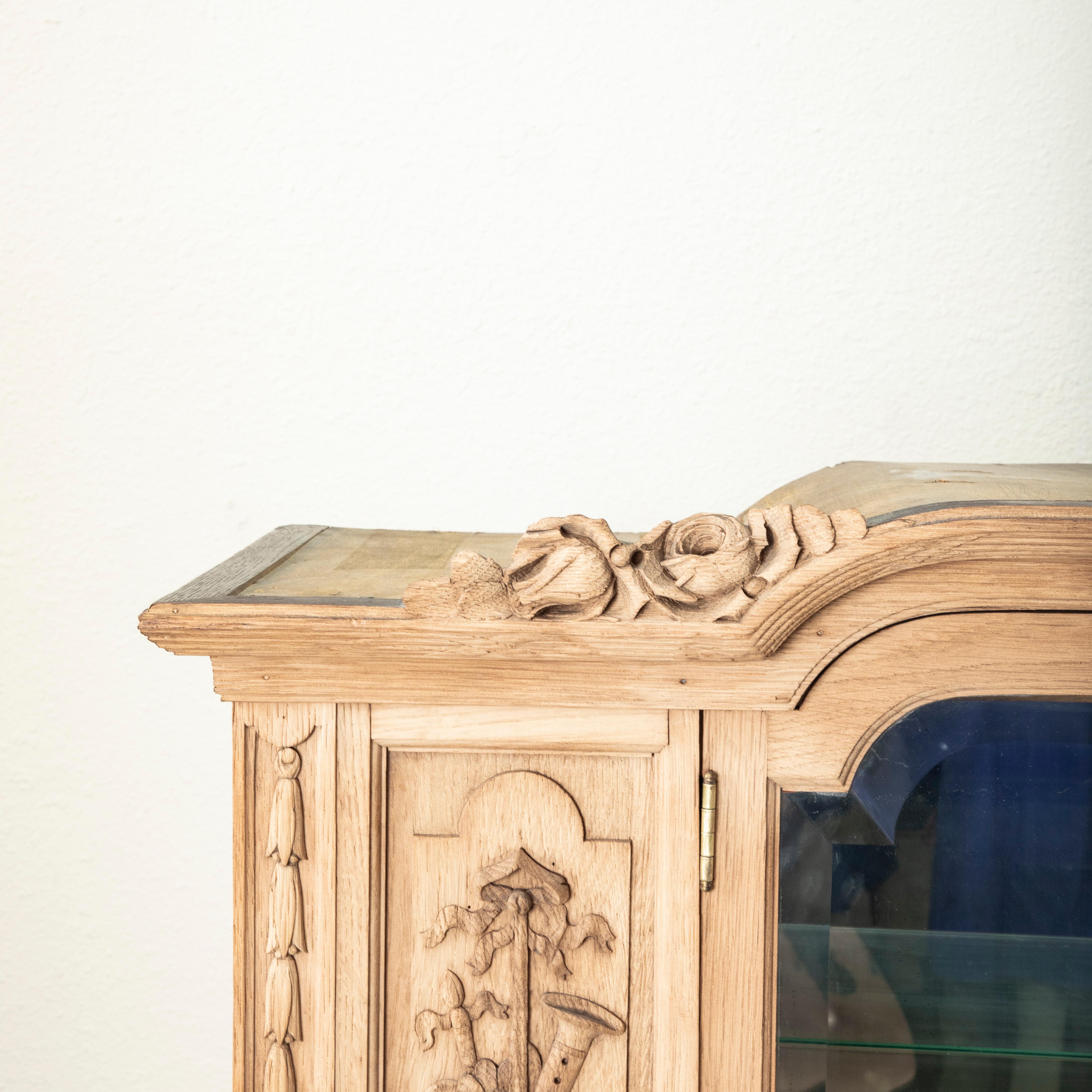 Buffet Deux Corps de Roble Tallado Blanqueado Estilo Luis XVI Francés de principios del siglo XX en venta 16