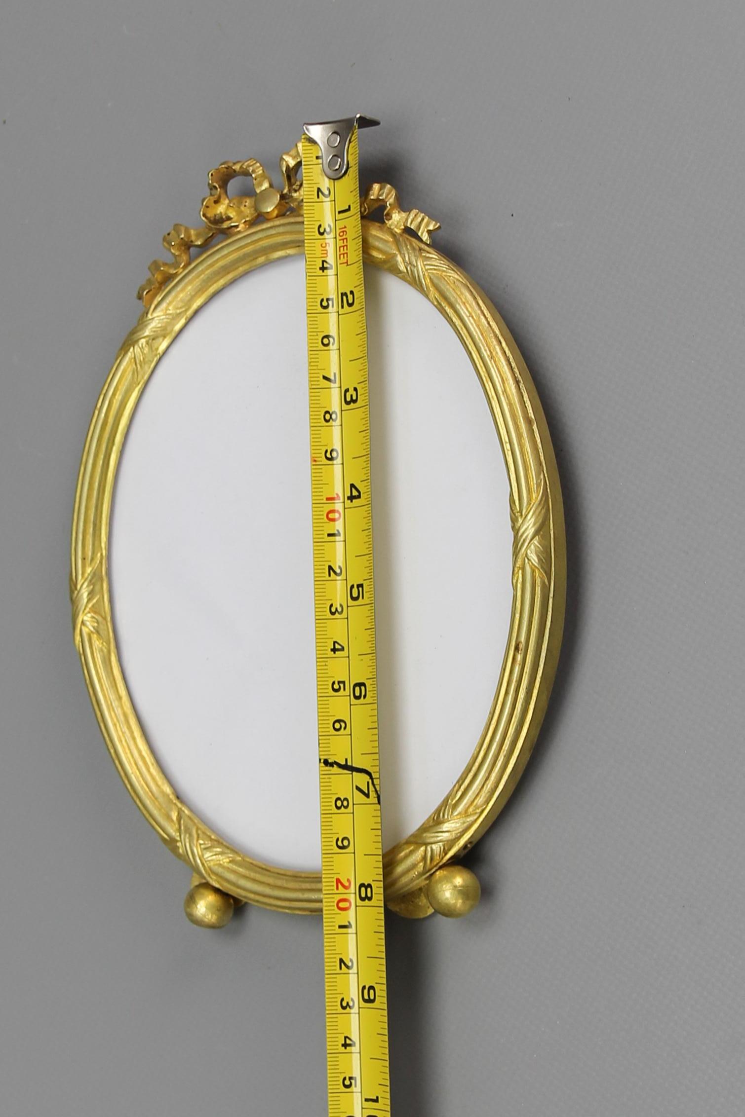 Early 20th Century French Louis XVI Style Bronze Oval Desktop Picture Frame For Sale 8