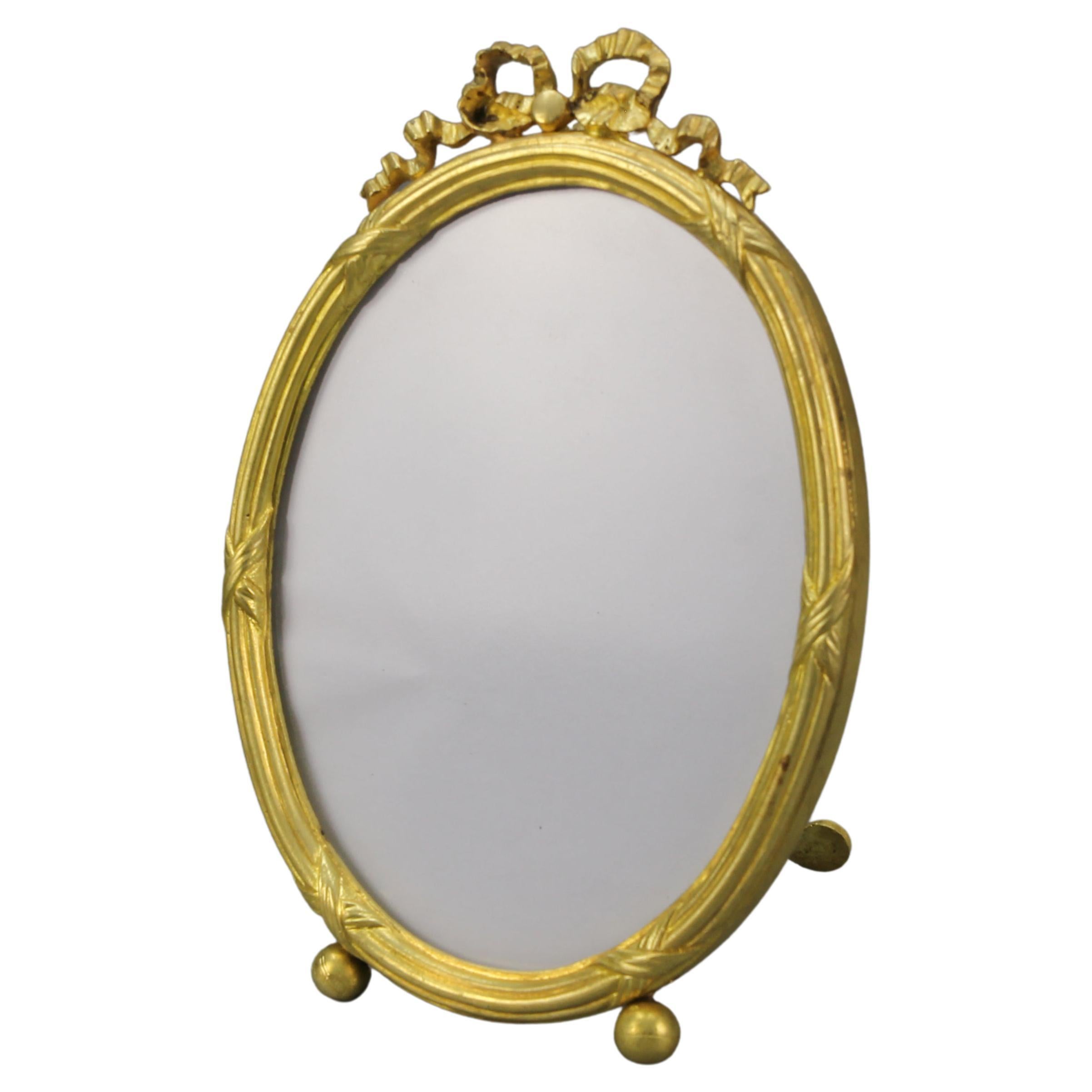 Early 20th Century French Louis XVI Style Bronze Oval Desktop Picture Frame For Sale