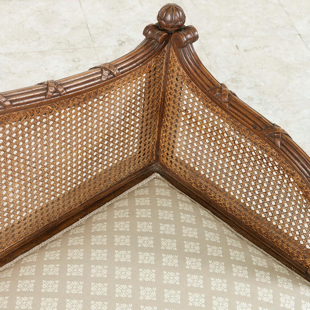 Early 20th Century French Louis XVI Style Carved Oak Banquette Bench with Caning 4