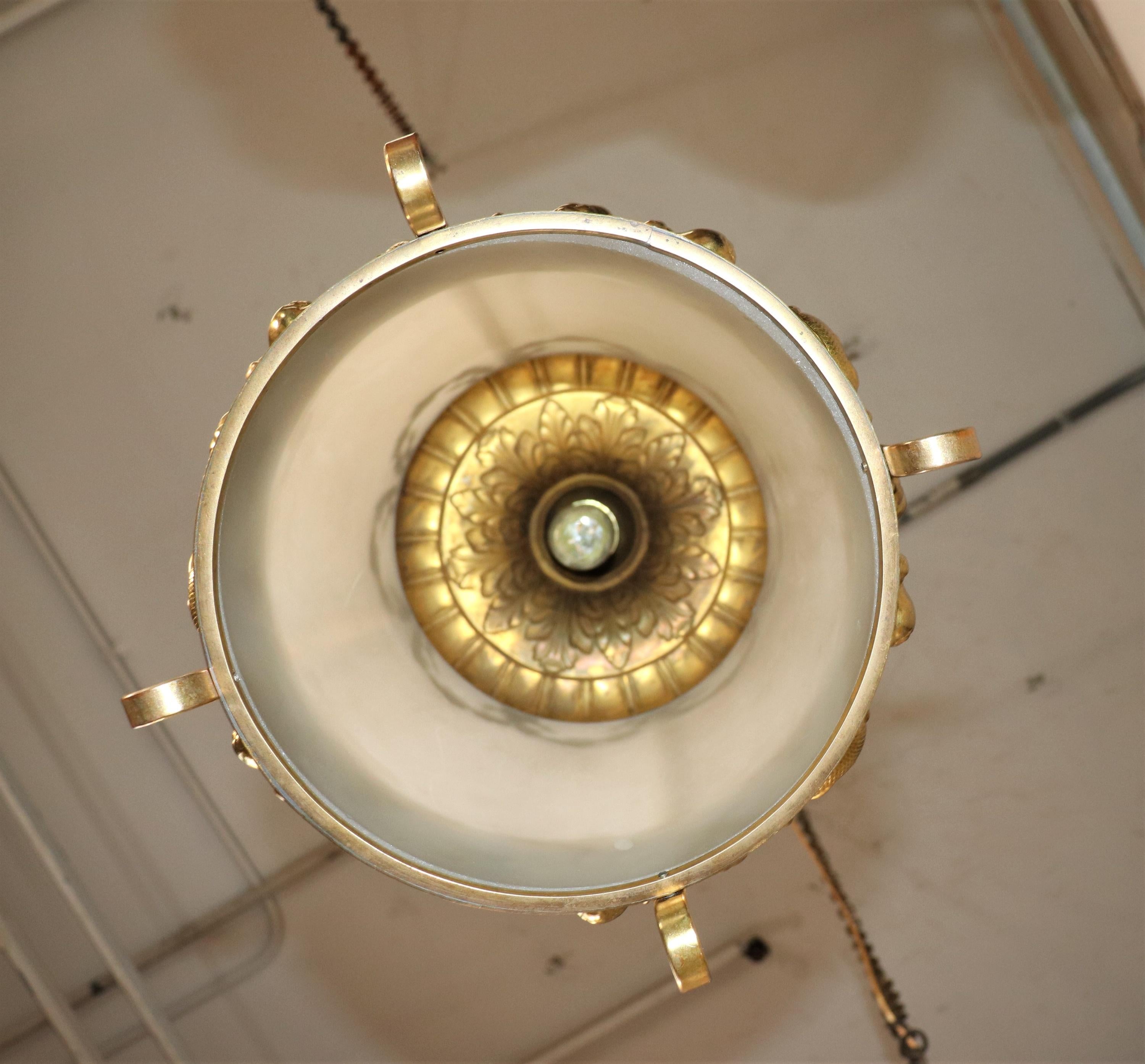 Farol de latón dorado estilo Luis XVI francés de principios del siglo XX en venta 5