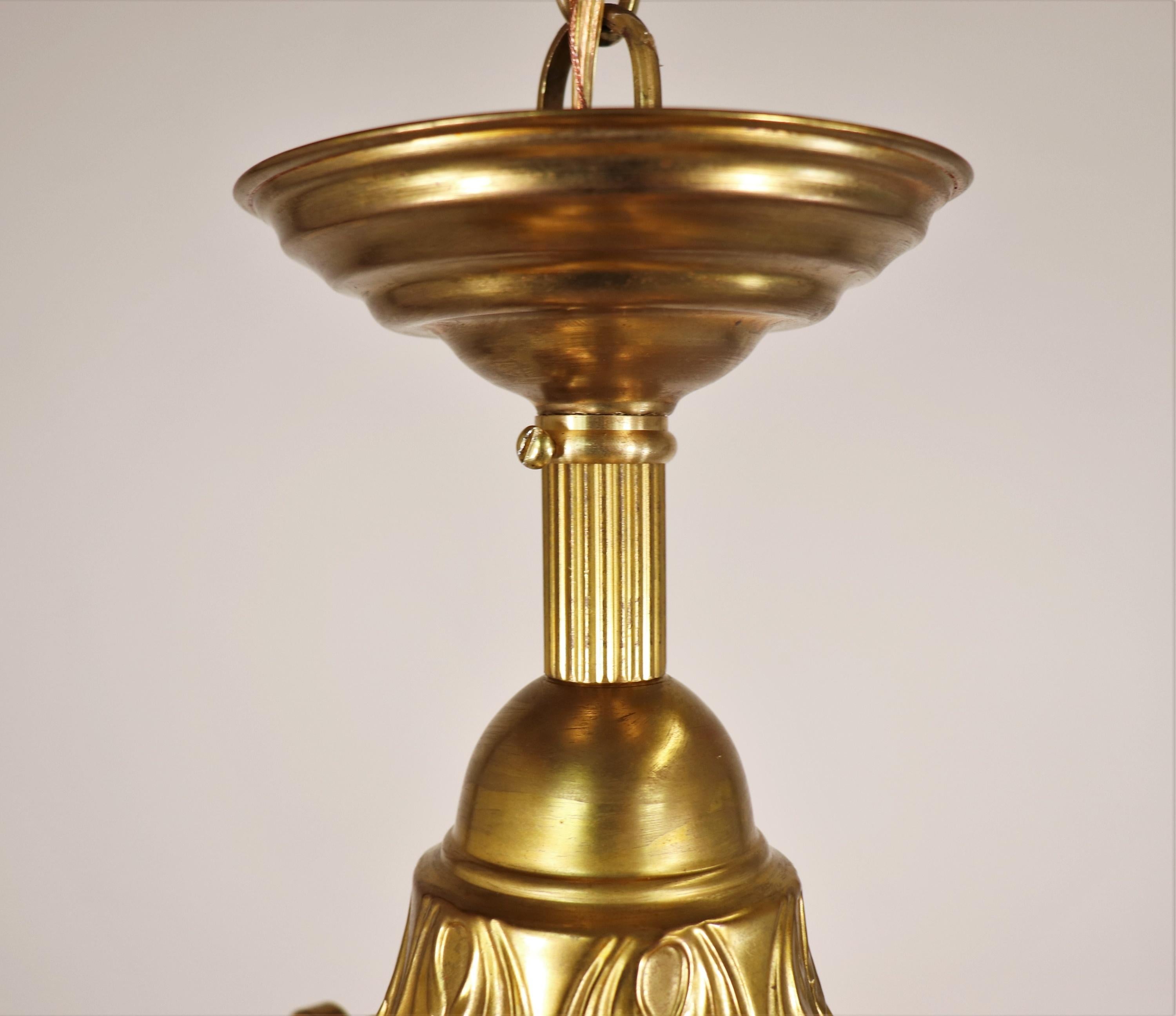Farol de latón dorado estilo Luis XVI francés de principios del siglo XX Hecho a mano en venta