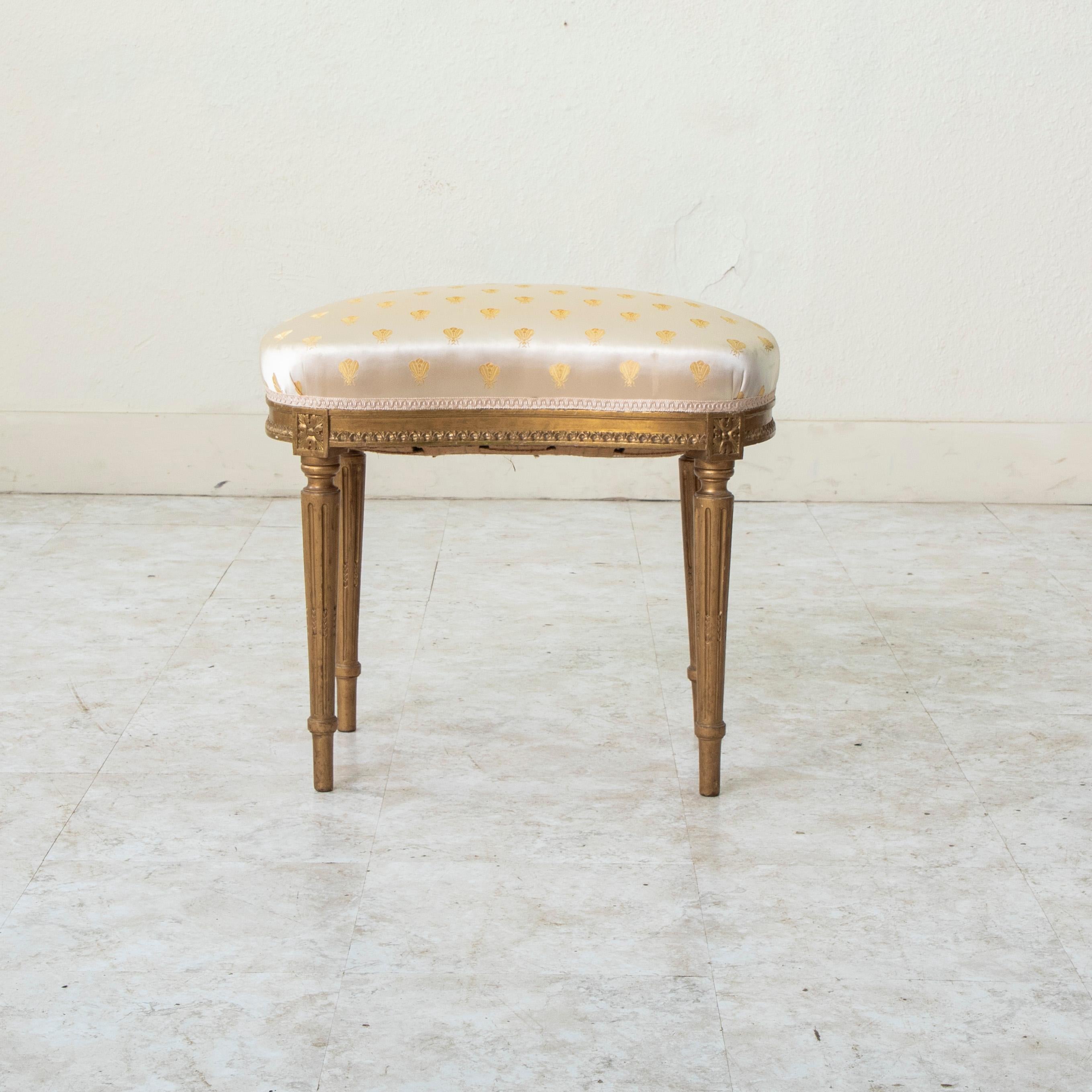 Early 20th Century French Louis XVI Style Gilt Wood Vanity Stool or Bench In Good Condition In Fayetteville, AR