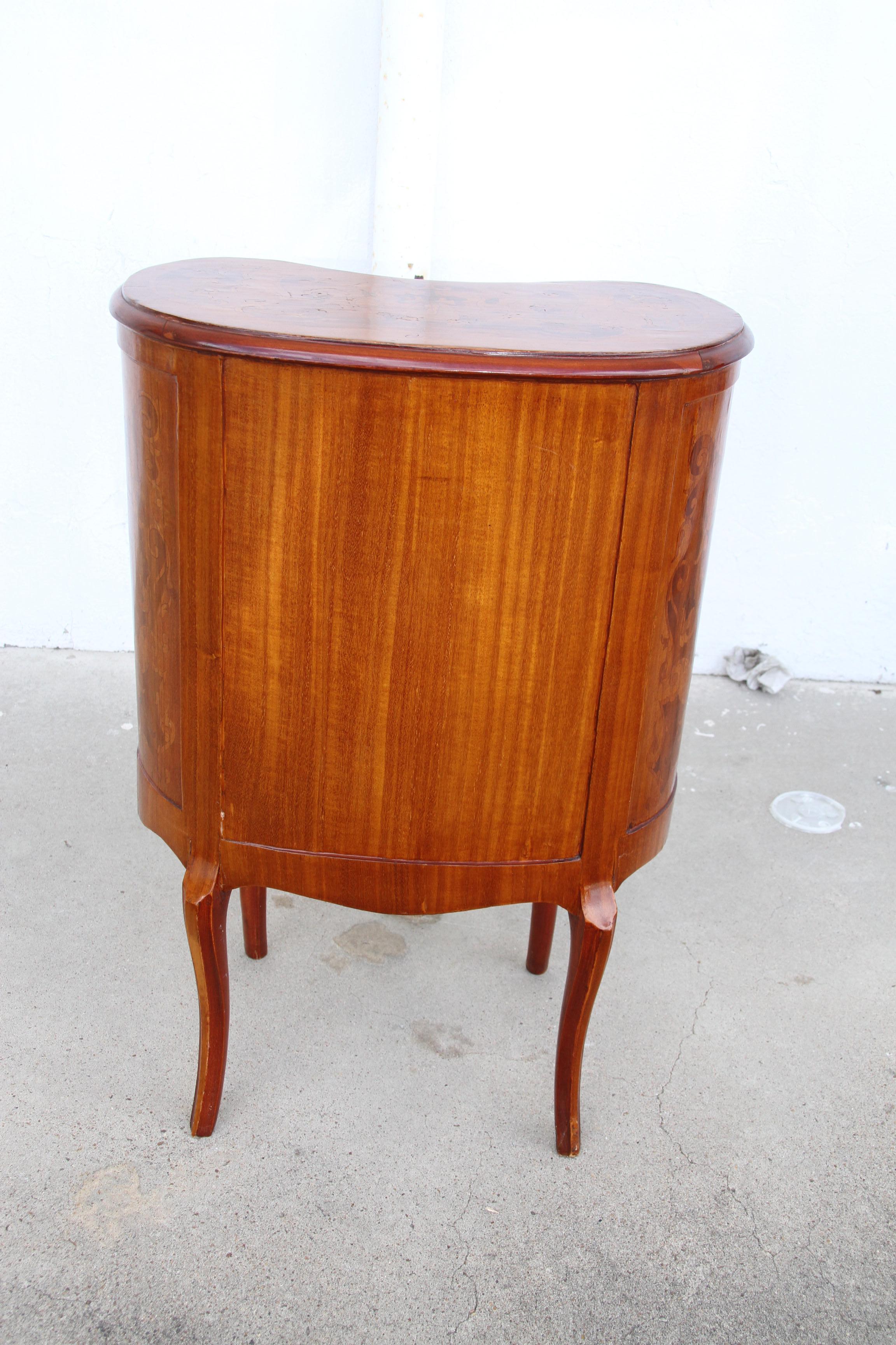 Early 20th Century French Louis XVI Style Kidney Shaped Nightstand  For Sale 1