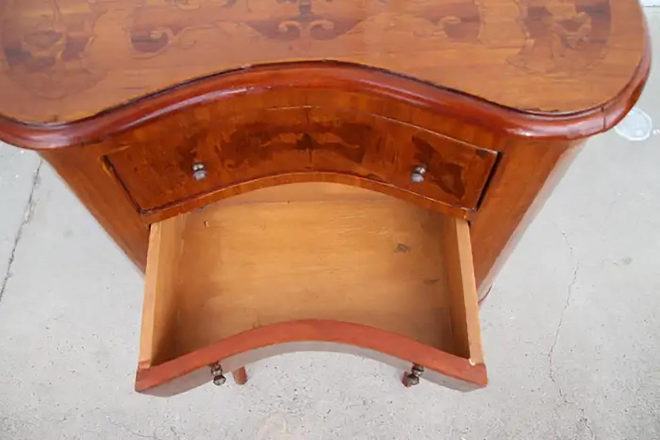 Early 20th Century French Louis XVI Style Kidney Shaped Nightstand  For Sale 3