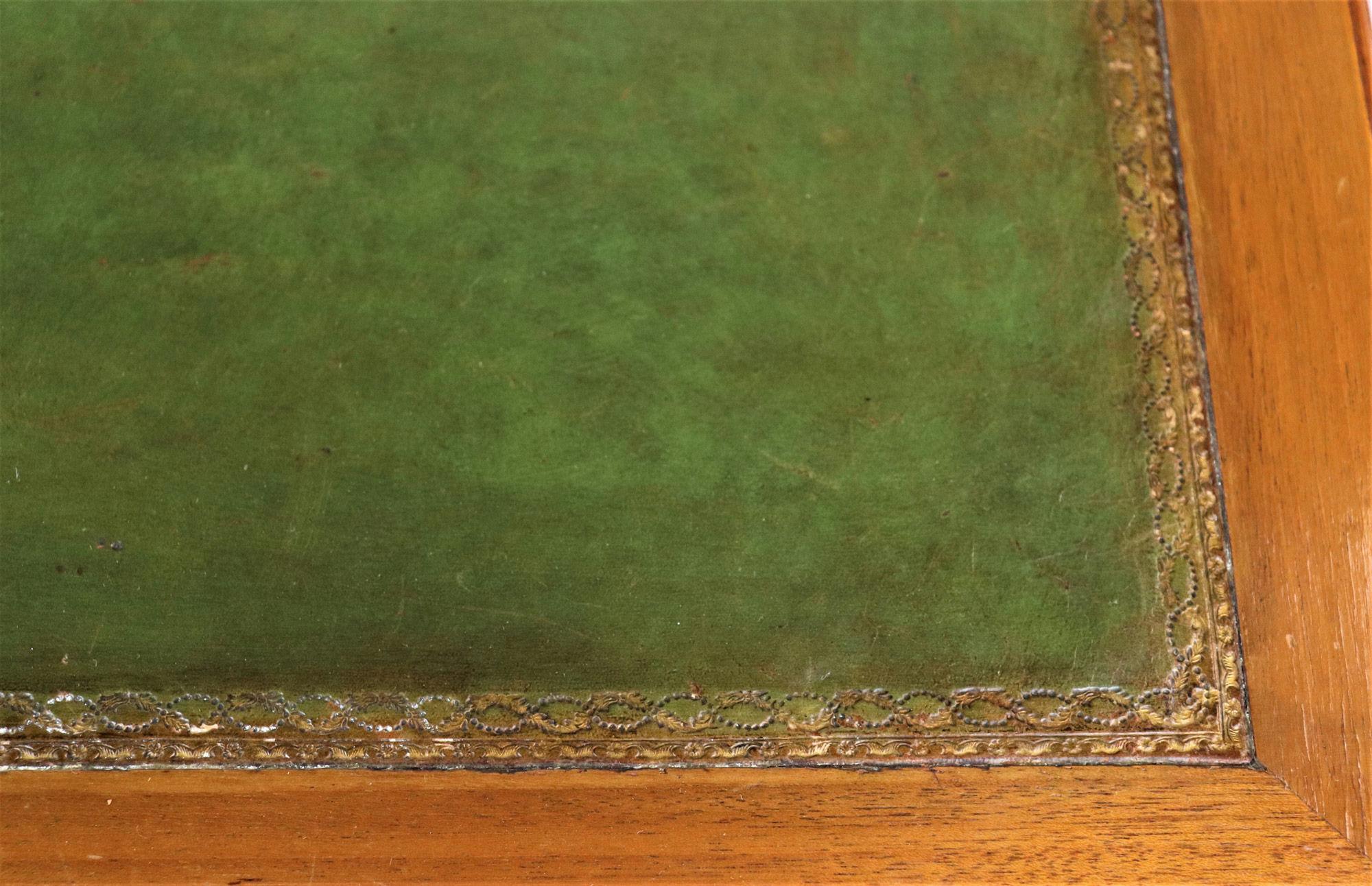 Scrivania estensibile in mogano in stile Luigi XVI del primo Novecento. in vendita 7