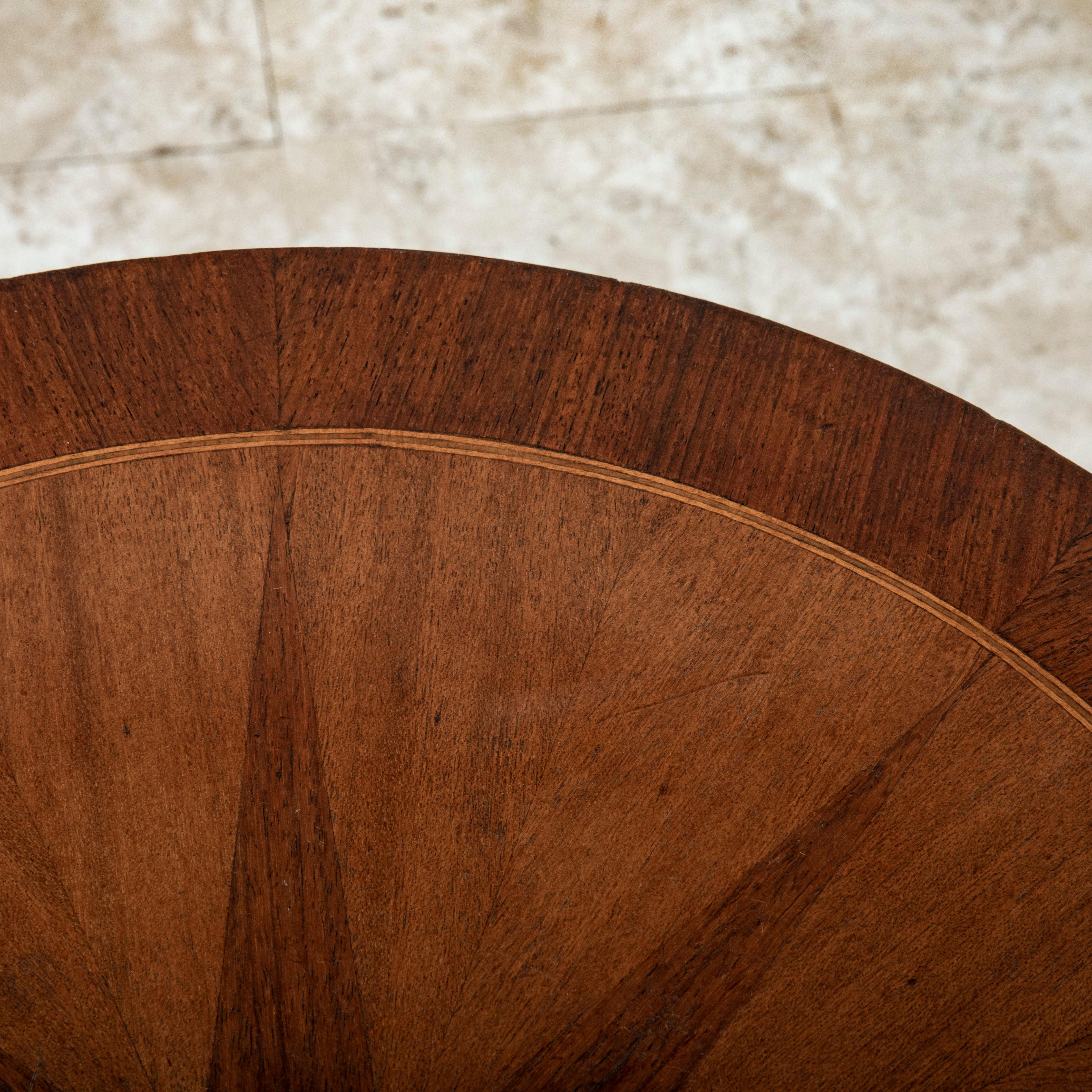 Early 20th Century French Louis XVI Style Rosewood Marquetry Side Table For Sale 6