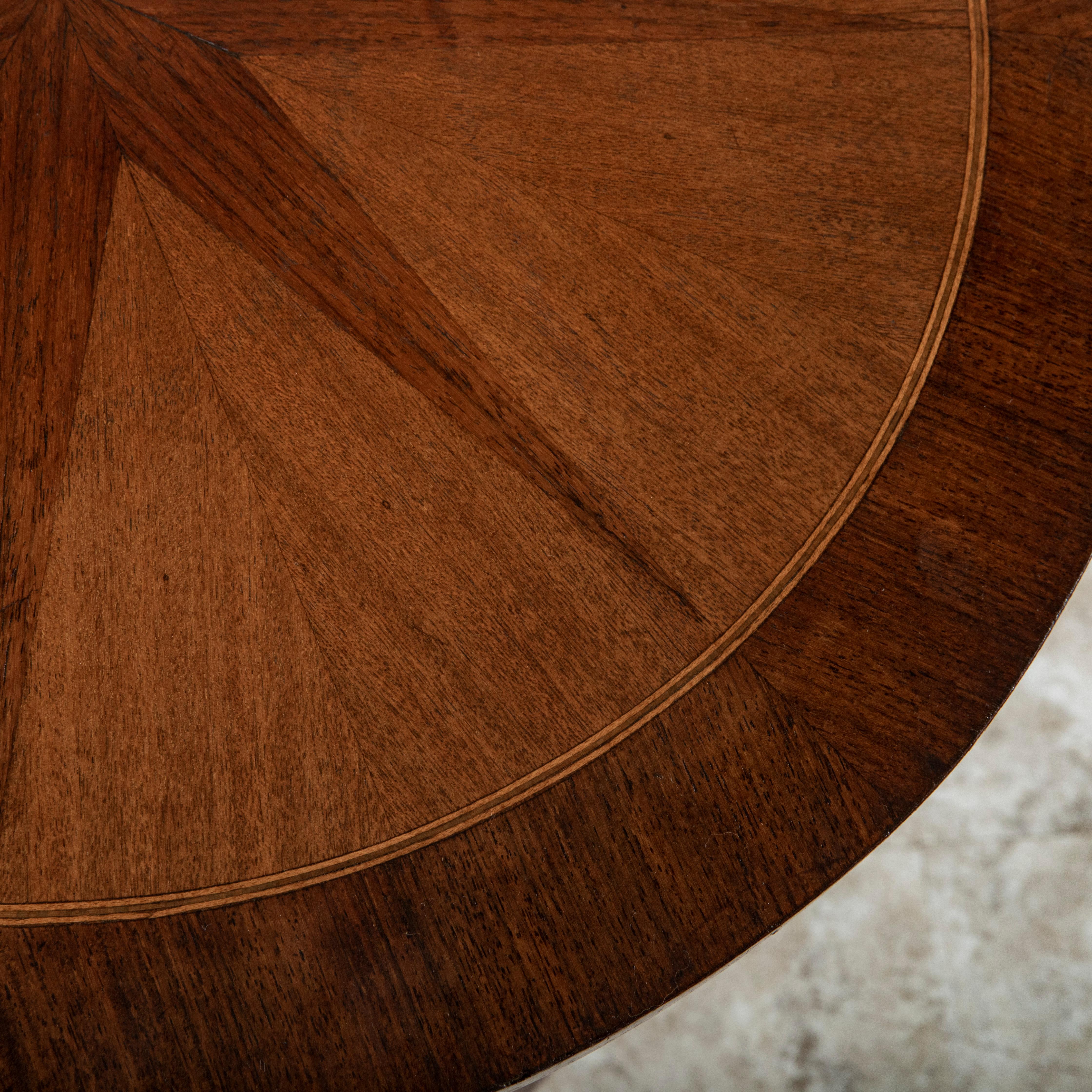 Early 20th Century French Louis XVI Style Rosewood Marquetry Side Table For Sale 7