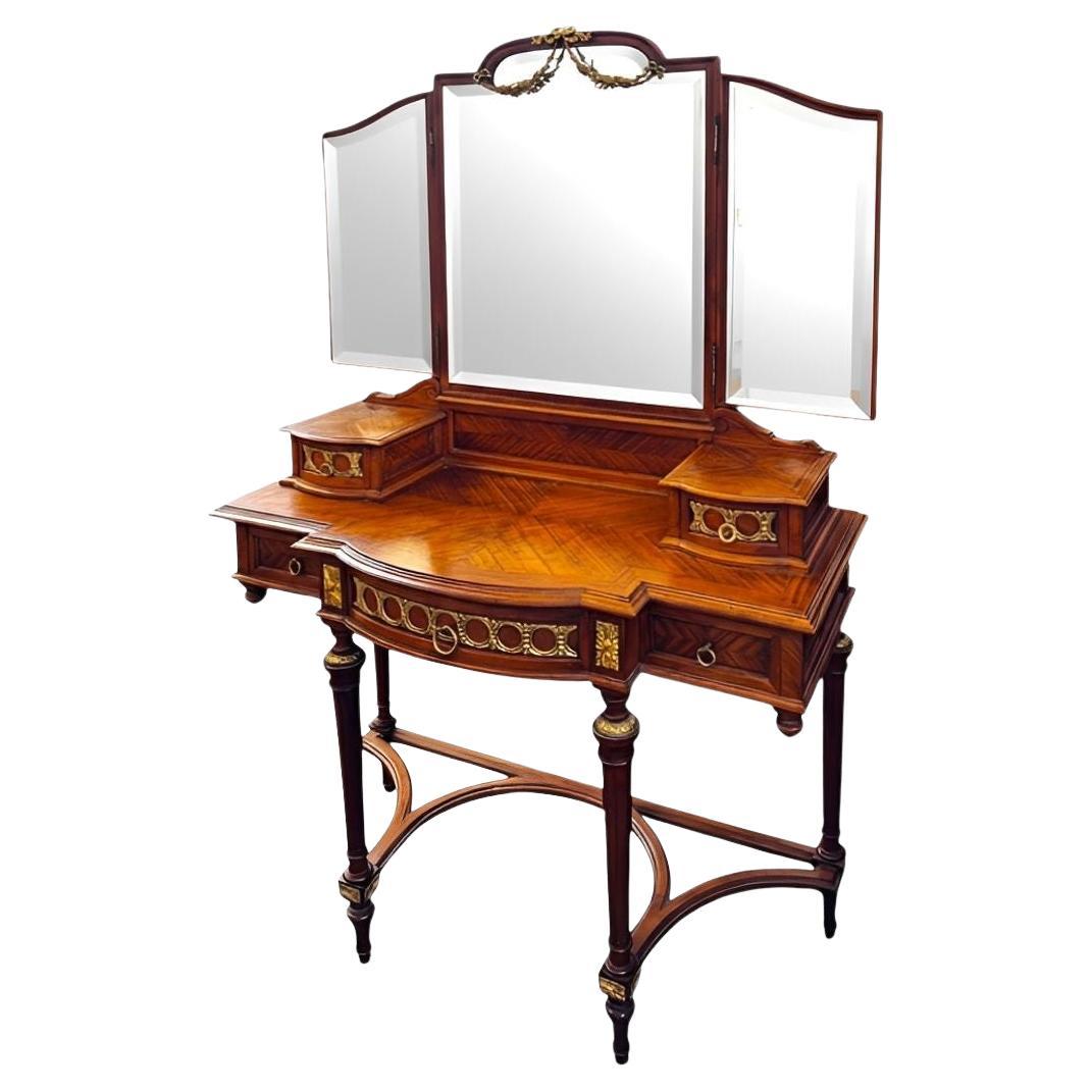 Début du 20e siècle, meuble-lavabo à trois miroirs de style Louis XVI, avec montures en bronze.