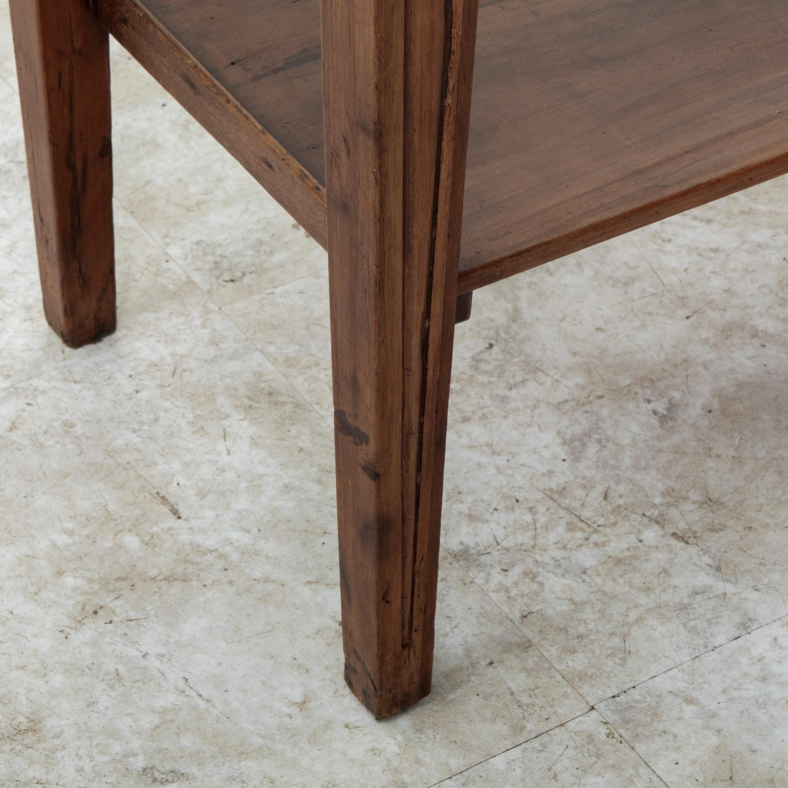 Mesa consola francesa de nogal estilo Luis XVI de principios del siglo XX, tapa de mármol en venta 8