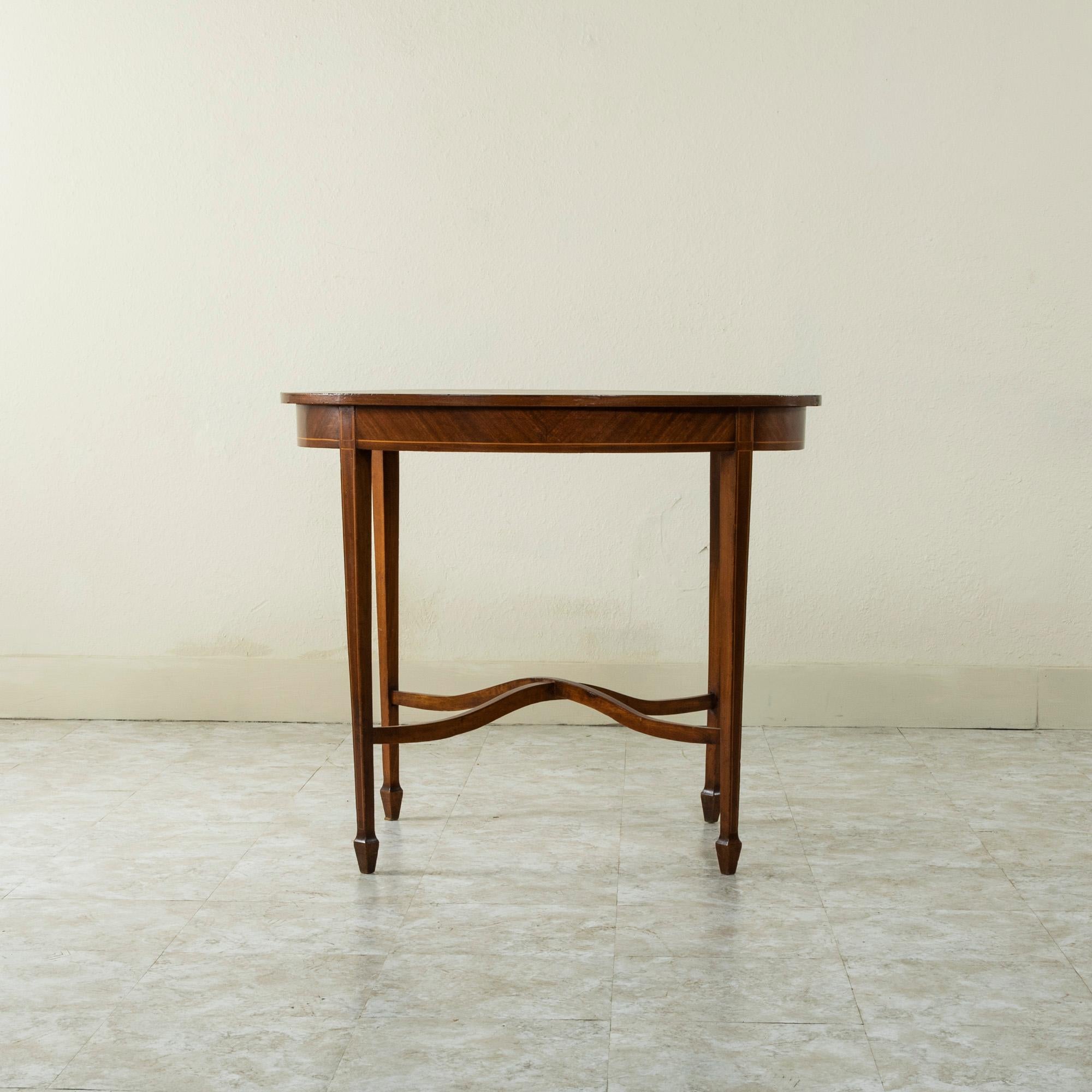 Inlay Early 20th Century French Louis XVI Style Walnut Marquetry Side Table, End Table For Sale