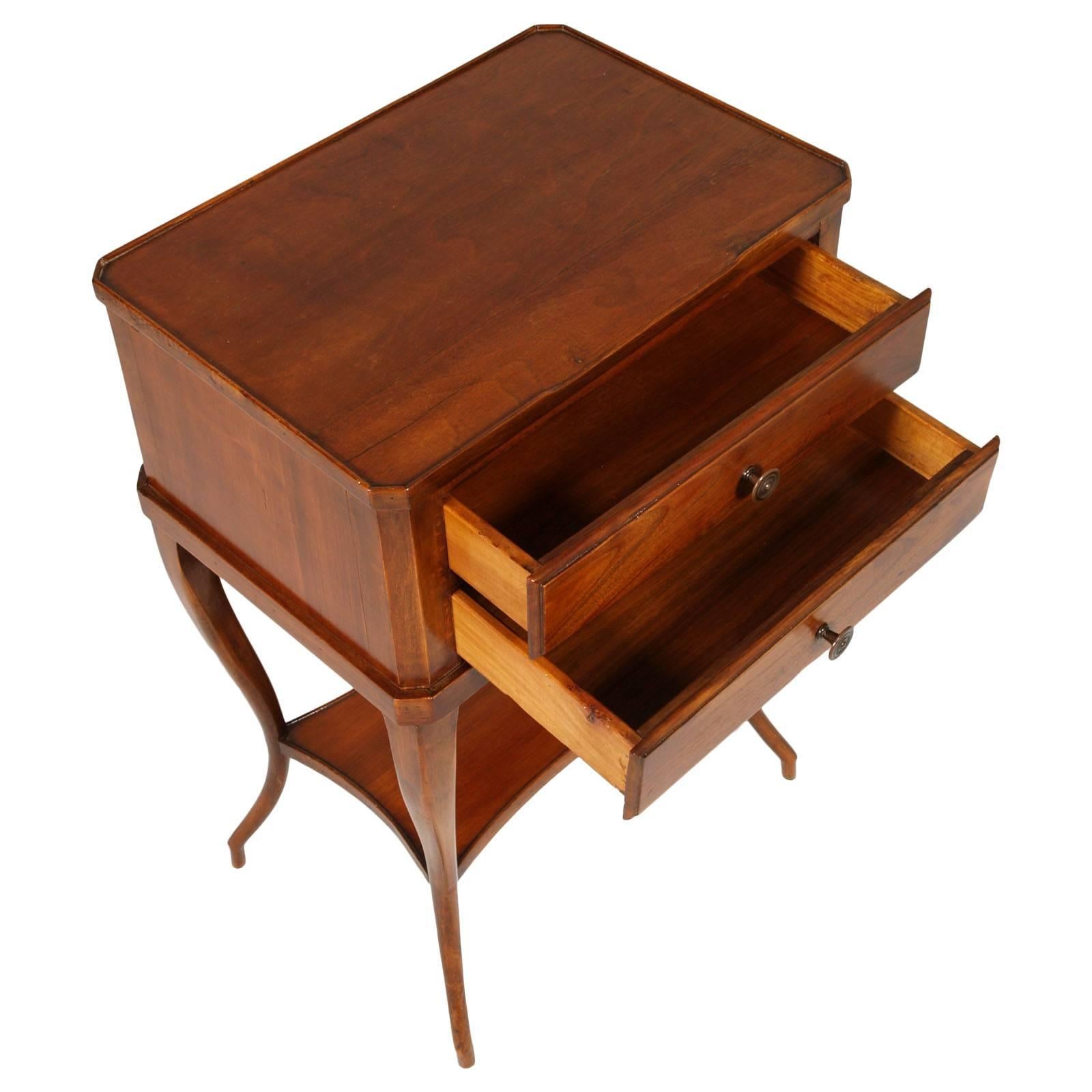 Early 20th Century French Louis XVI Table, Cabinet Nightstand in Walnut Polished For Sale 2