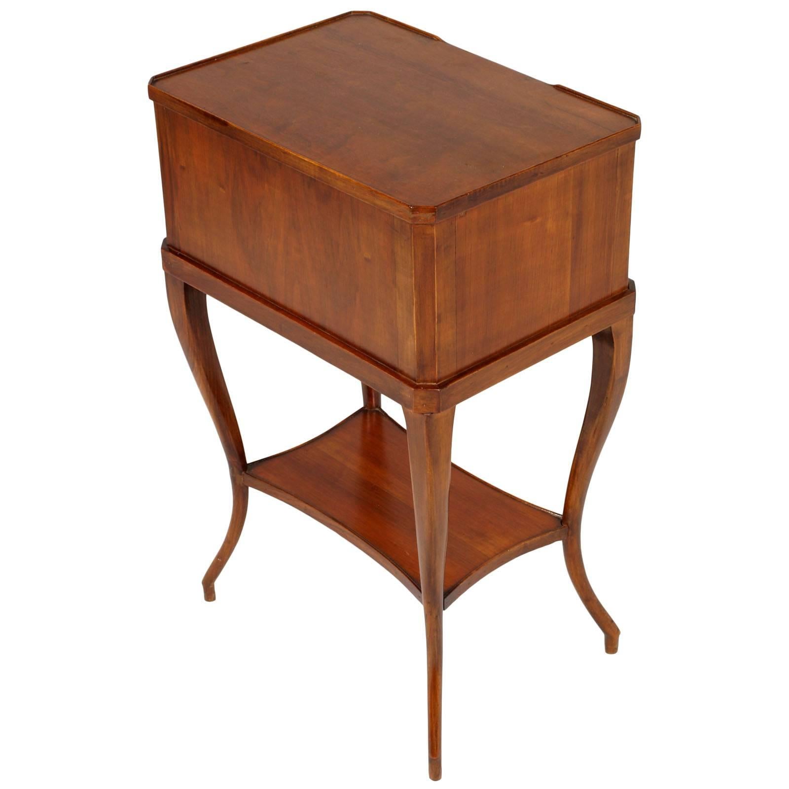 Early 20th Century French Louis XVI Table, Cabinet Nightstand in Walnut Polished For Sale 3