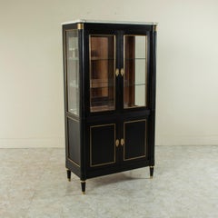 Early 20th Century French Louis XVI Vitrine with White Marble Top, Bronze