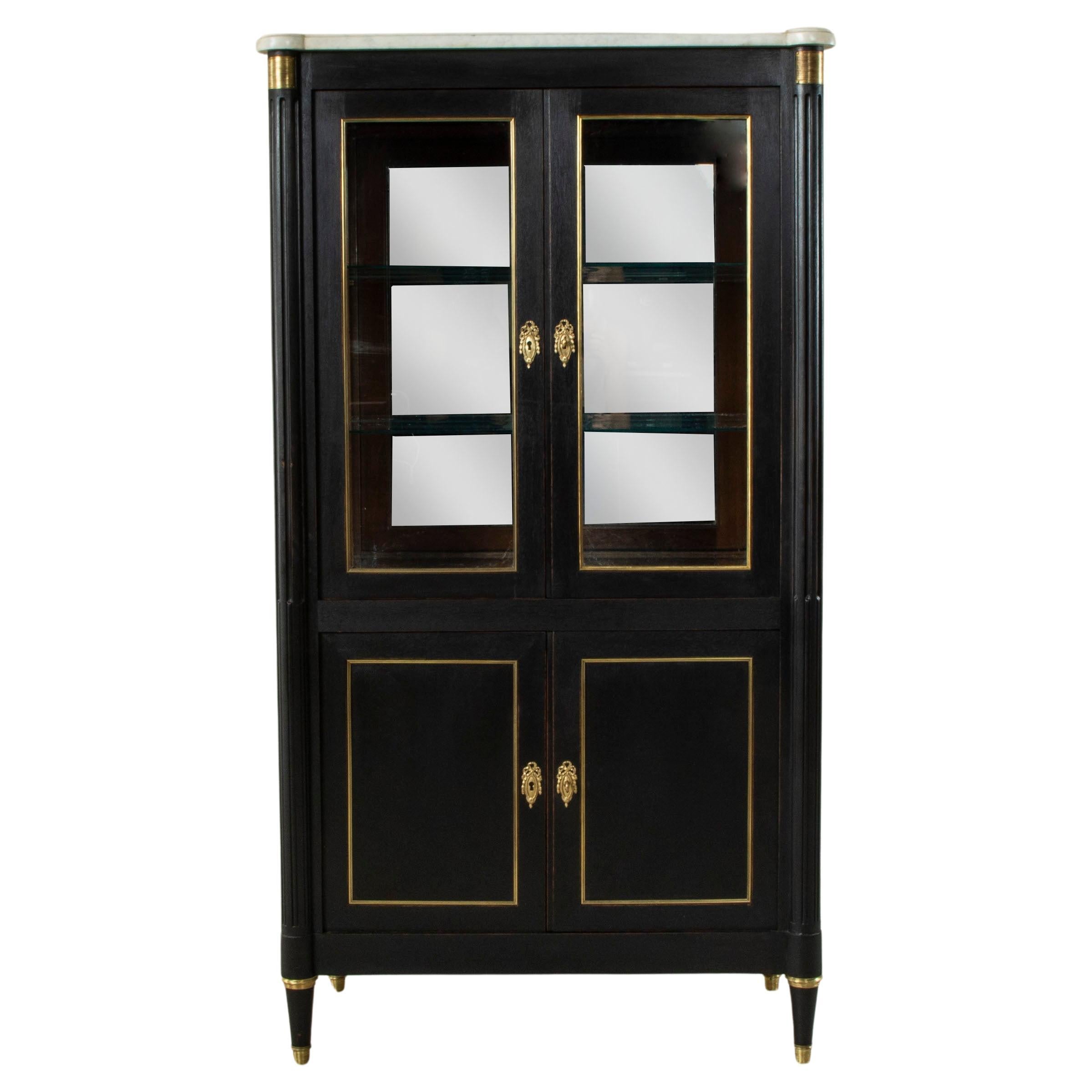 Early 20th Century French Louis XVI Vitrine with White Marble Top, Bronze