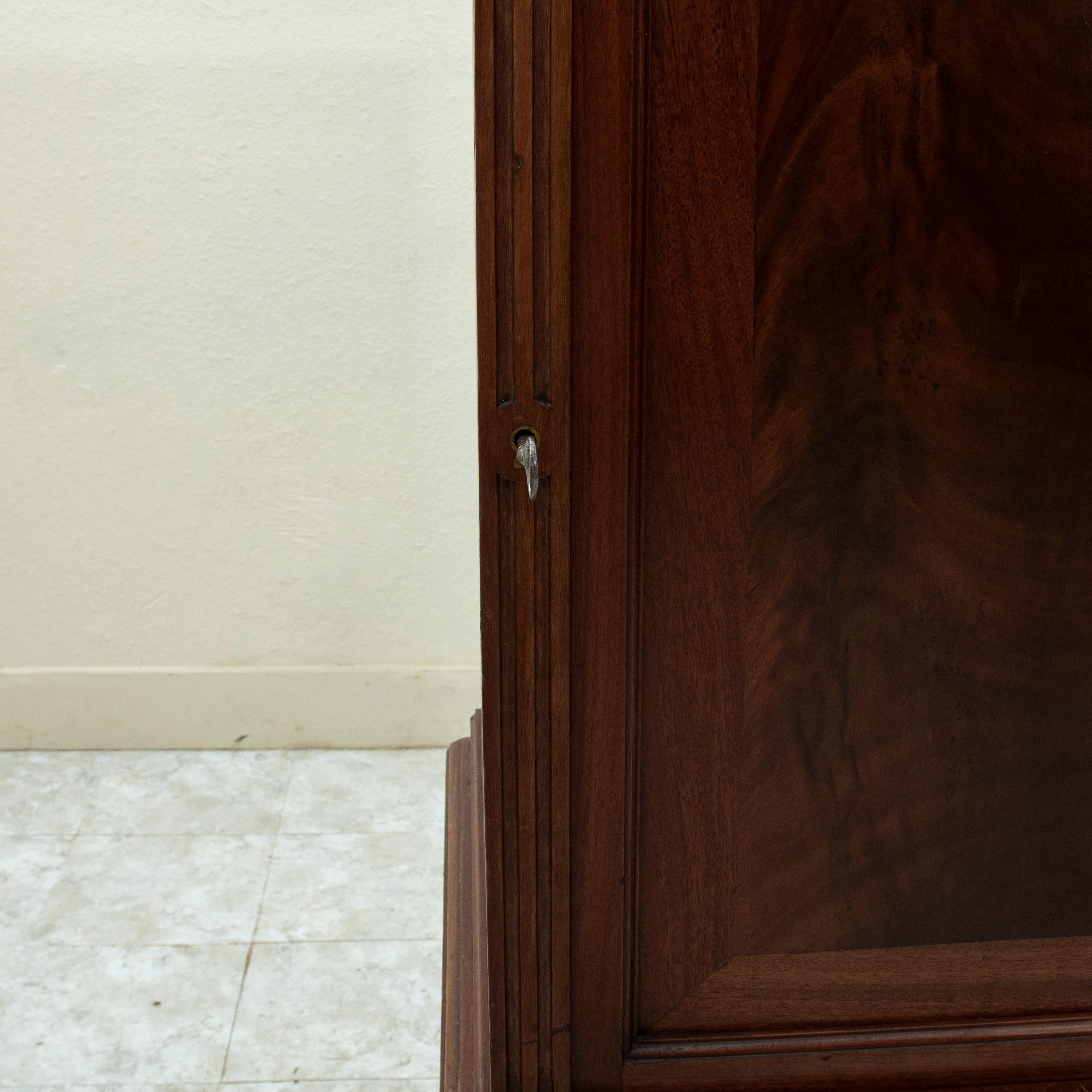 Early 20th Century French Mahogany Artist's Filing Cabinet With Pullout Trays 4