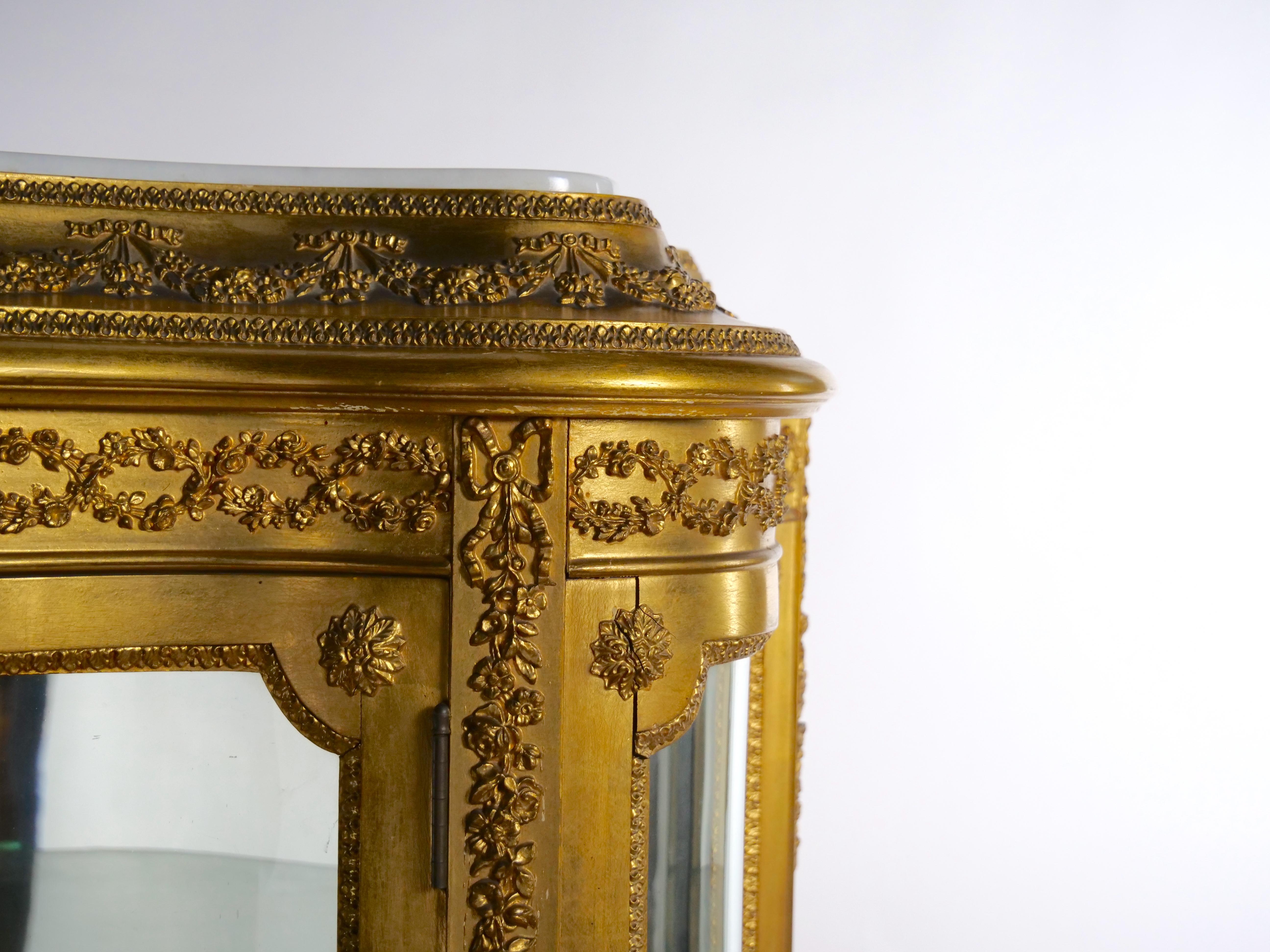 Early 20th Century French Marble Top Hand Painted Display Cabinet For Sale 7