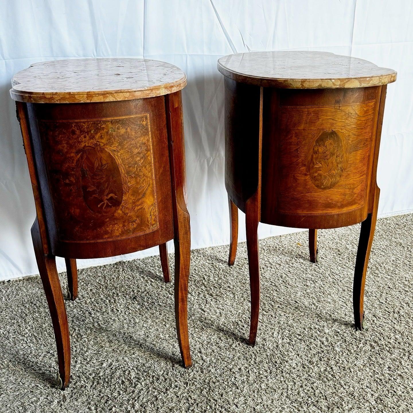 20ième siècle Paire de tables d'appoint en marbre du début du 20e siècle en vente
