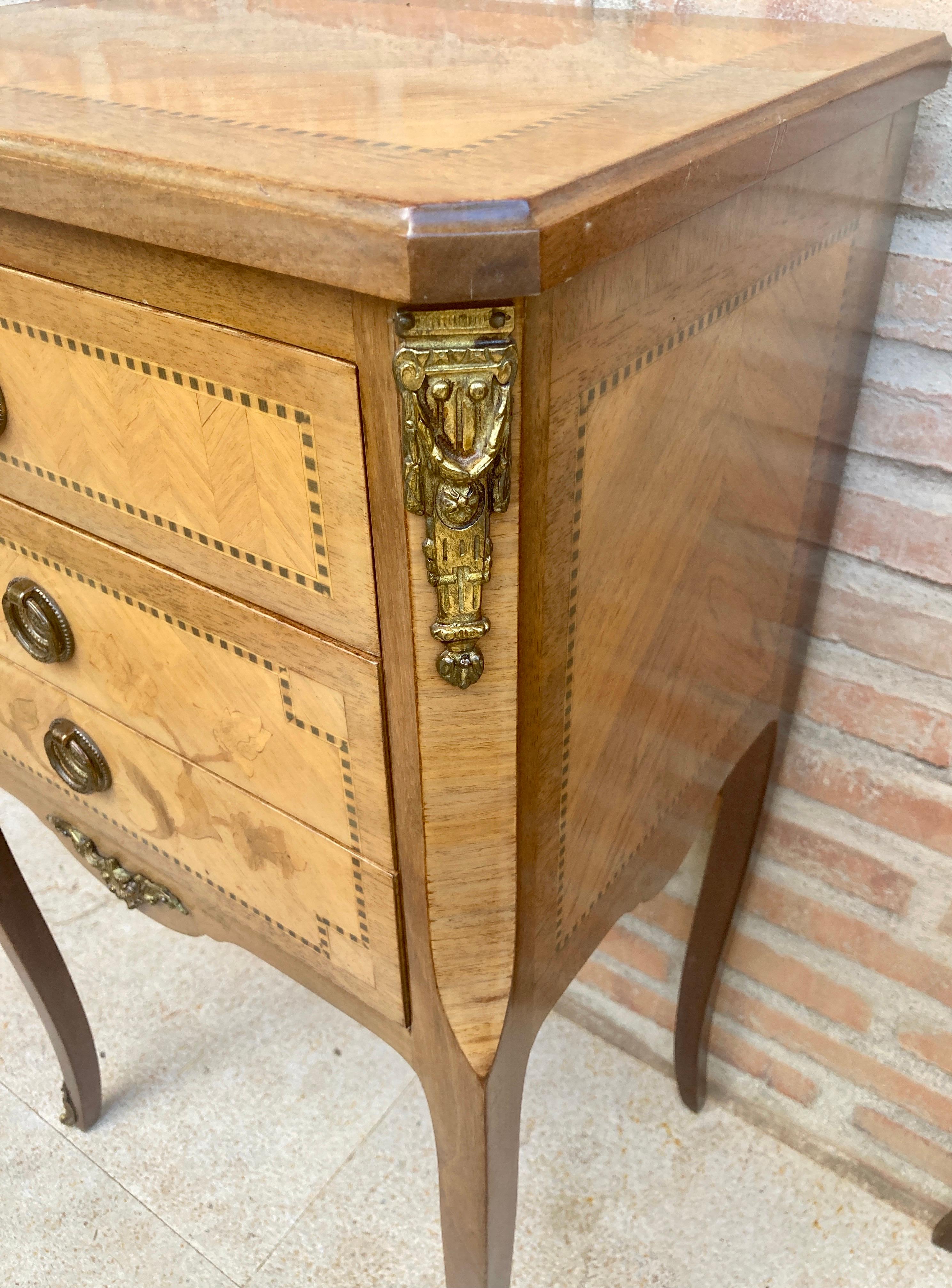 Early 20th Century French Marquetry Bedside Tables and Bronze Hardware, Set of 2 For Sale 11