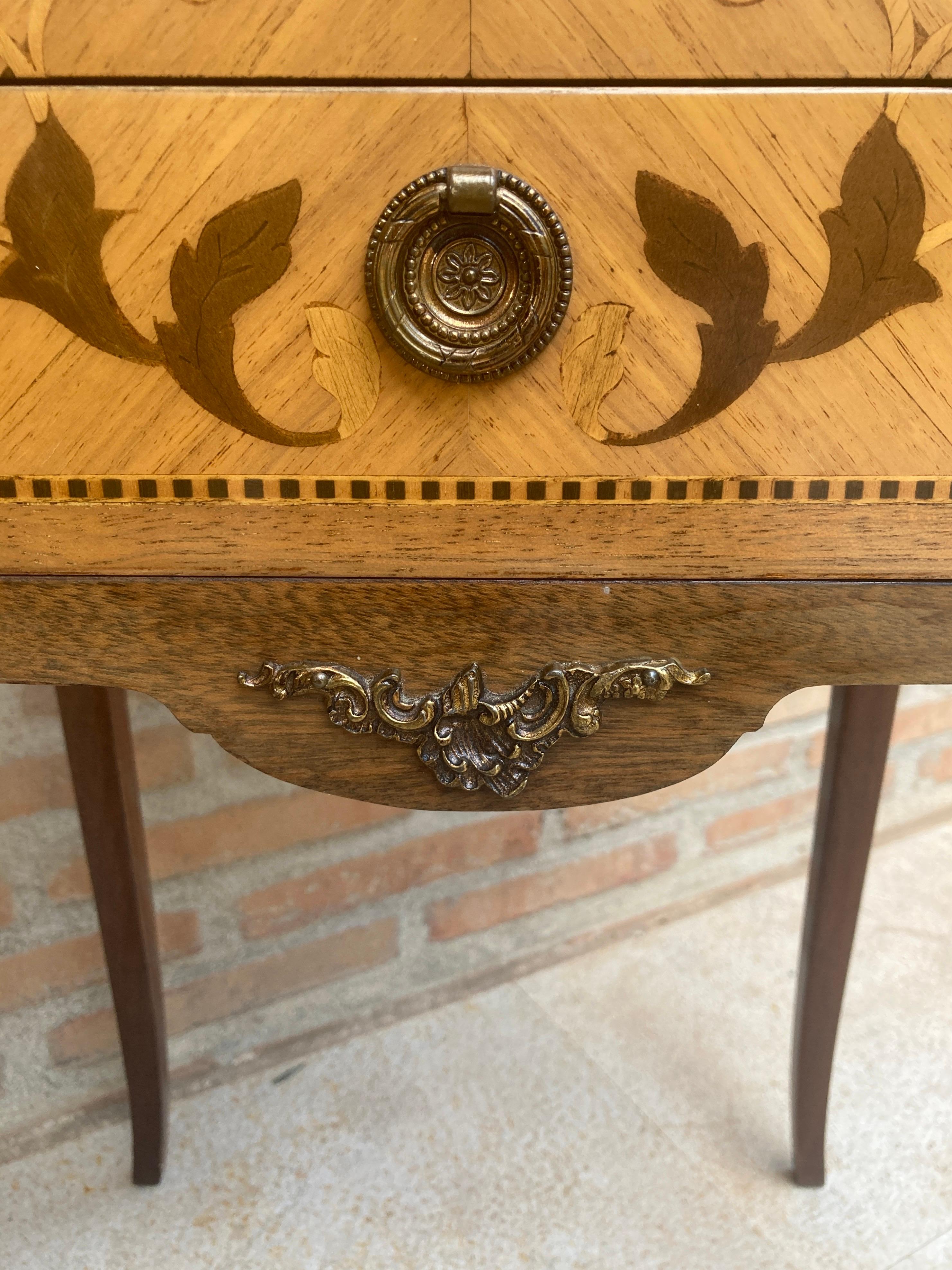 Early 20th Century French Marquetry Bedside Tables and Bronze Hardware, Set of 2 For Sale 13