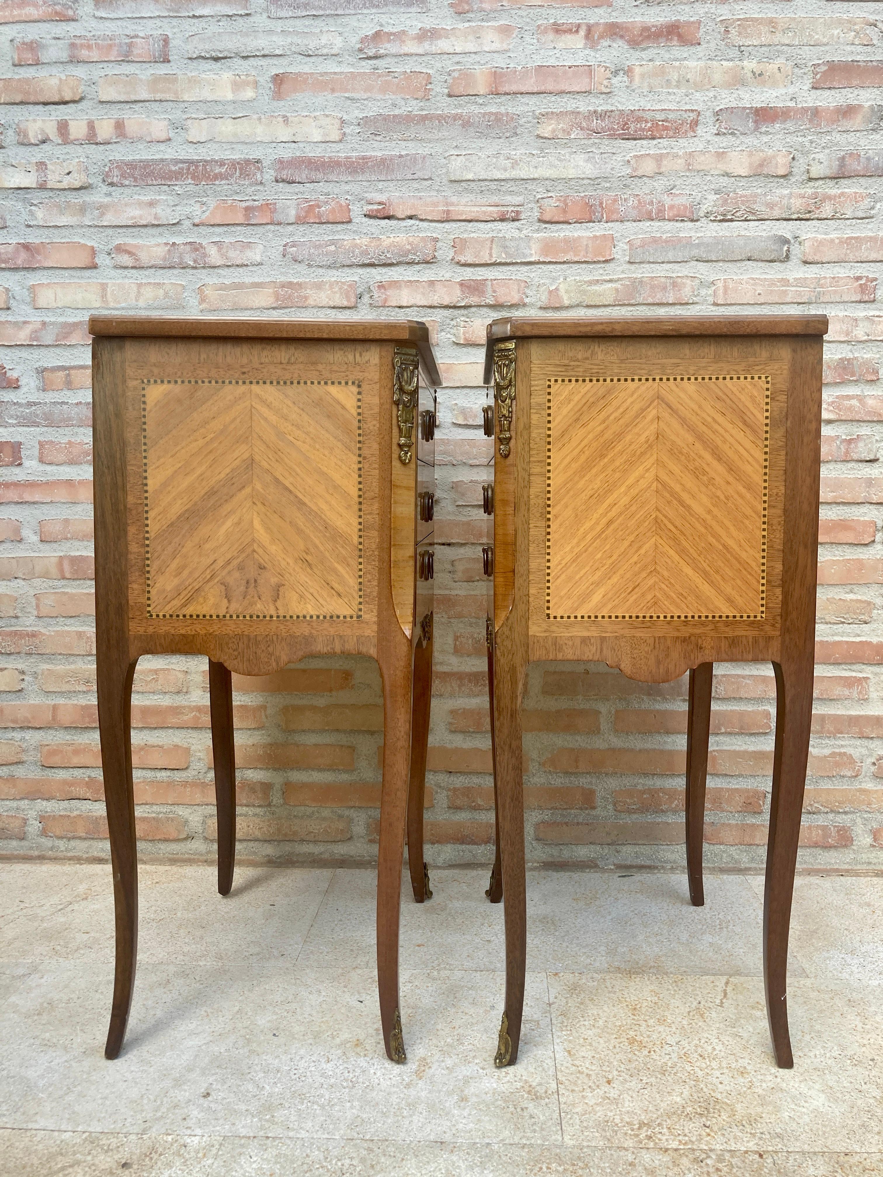 Early 20th Century French Marquetry Bedside Tables and Bronze Hardware, Set of 2 5