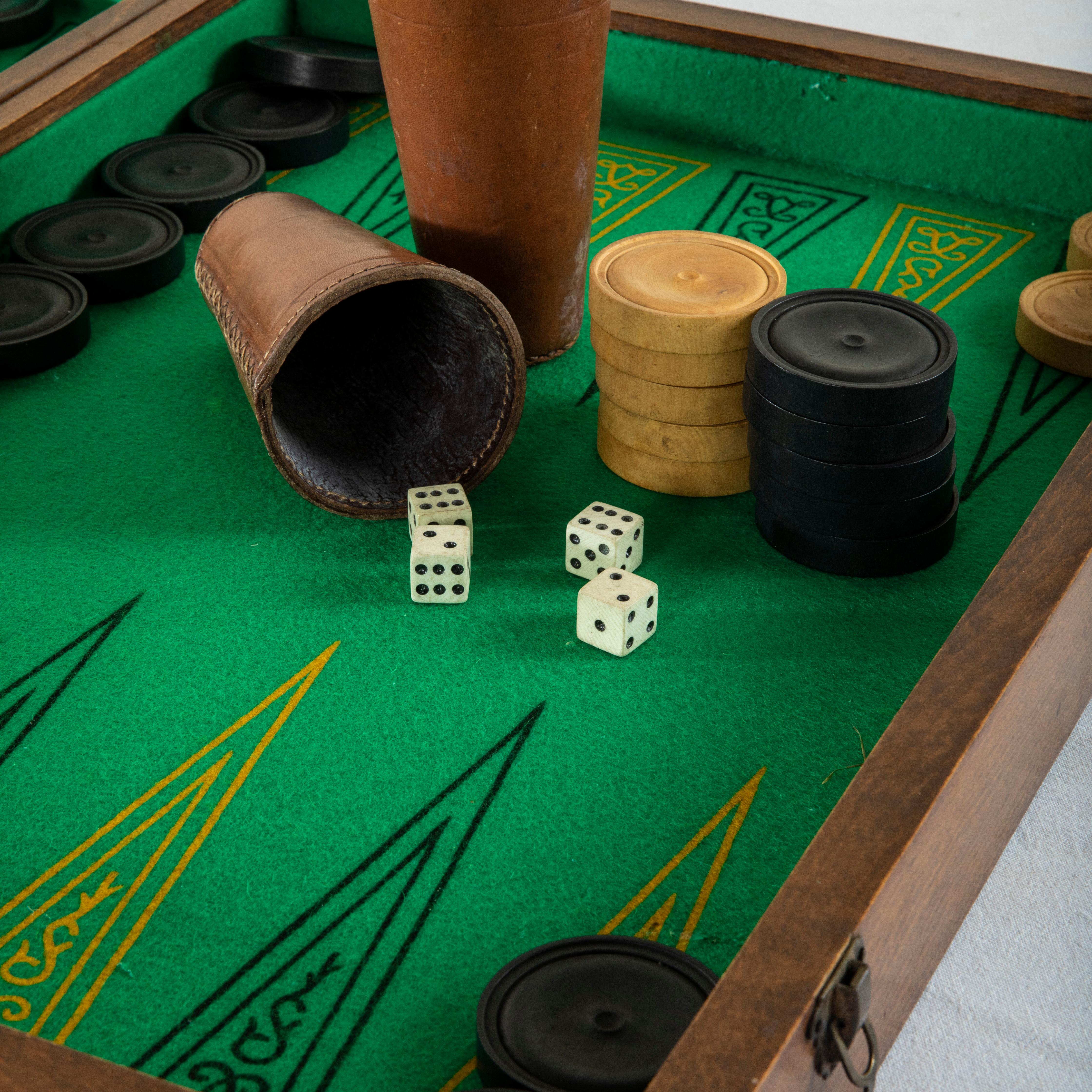 Boîte à jeux en marqueterie française du début du 20e siècle, Backgammon, Dames en vente 7