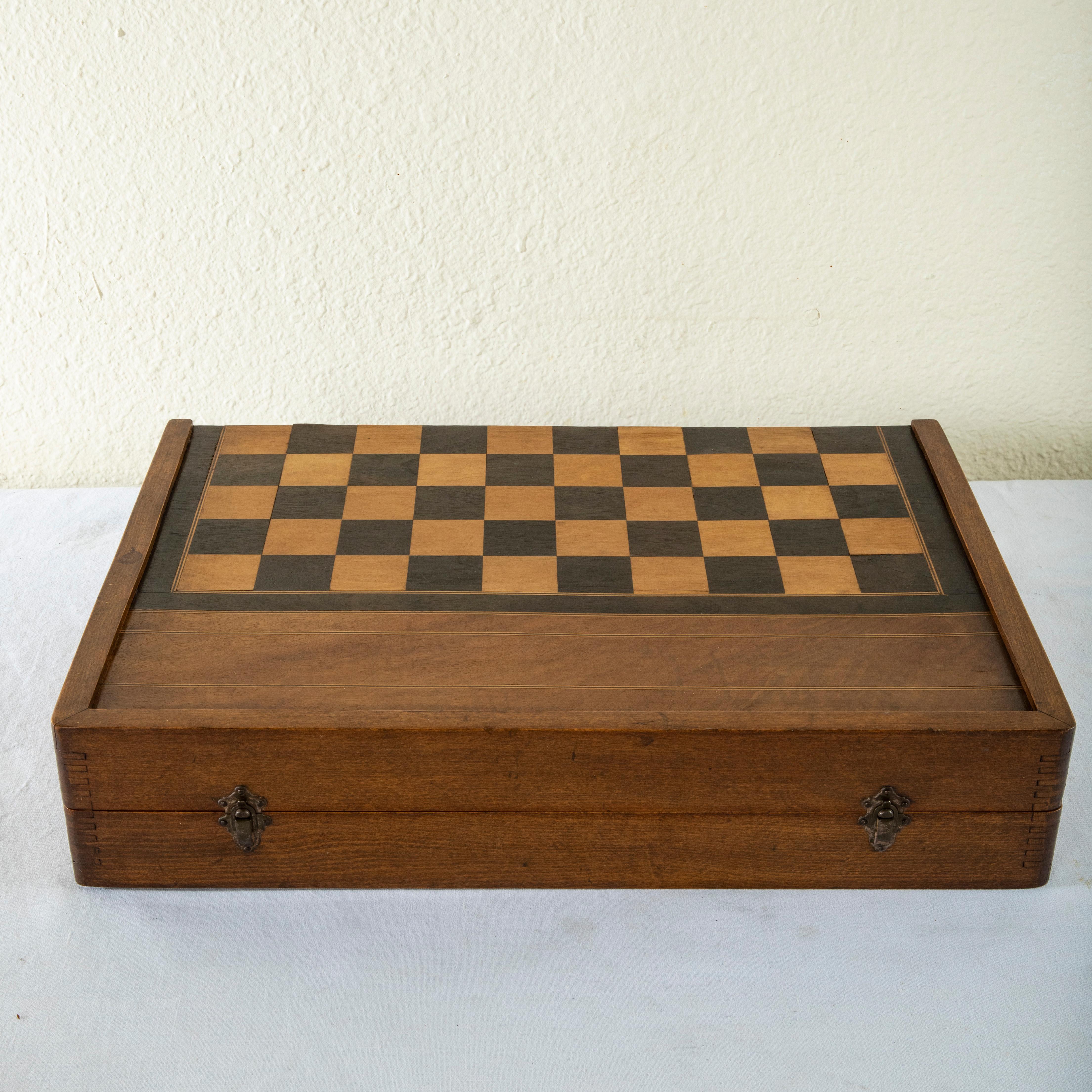 Early 20th Century French Marquetry Game Box, Backgammon, Checkers In Good Condition For Sale In Fayetteville, AR