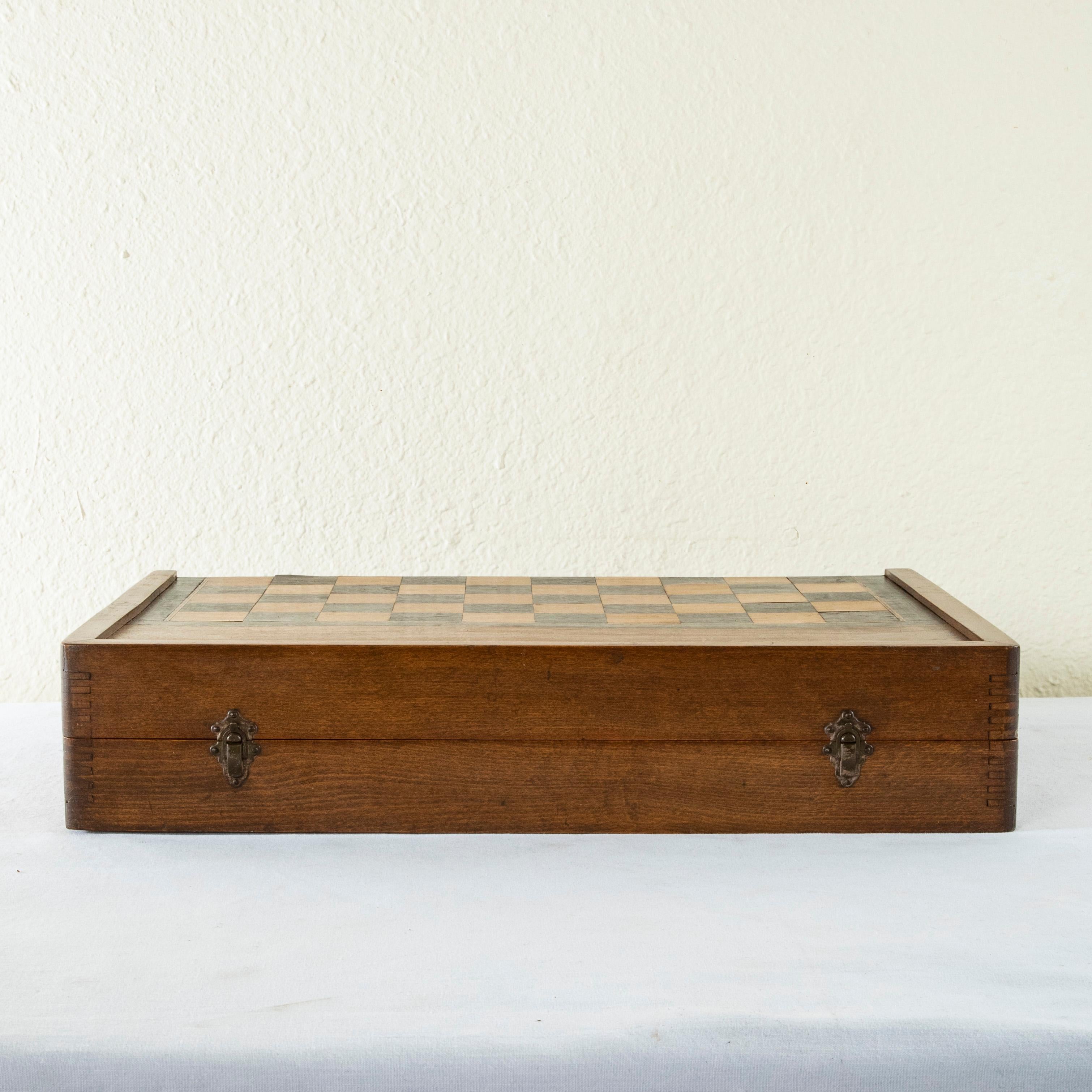 Französische Intarsienspielschachtel des frühen 20. Jahrhunderts, Backgammon, Schachteln (Leder) im Angebot