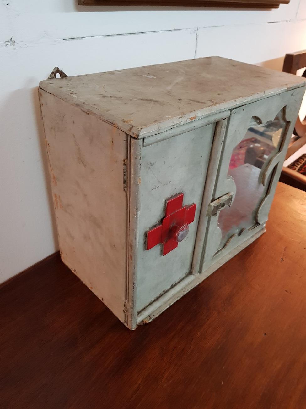 Early 20th Century French Medicine Cabinet 1
