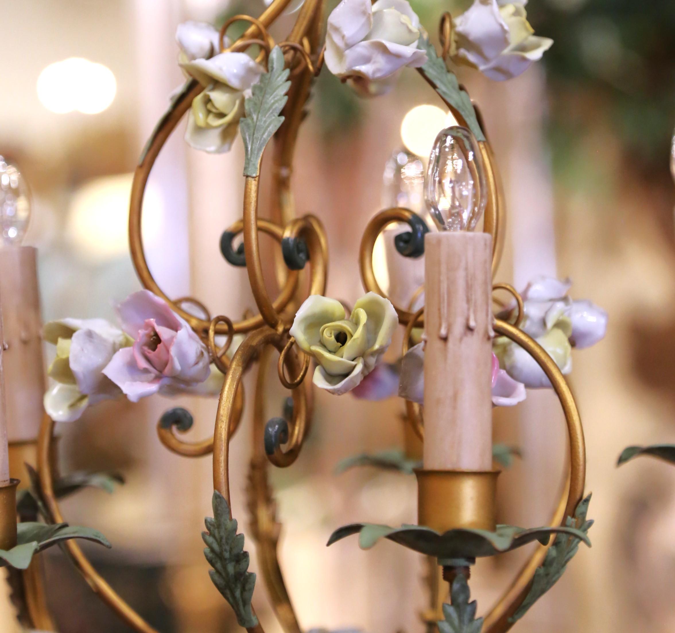 Francese Lampadario a cinque luci in metallo e porcellana francese dei primi del Novecento in vendita