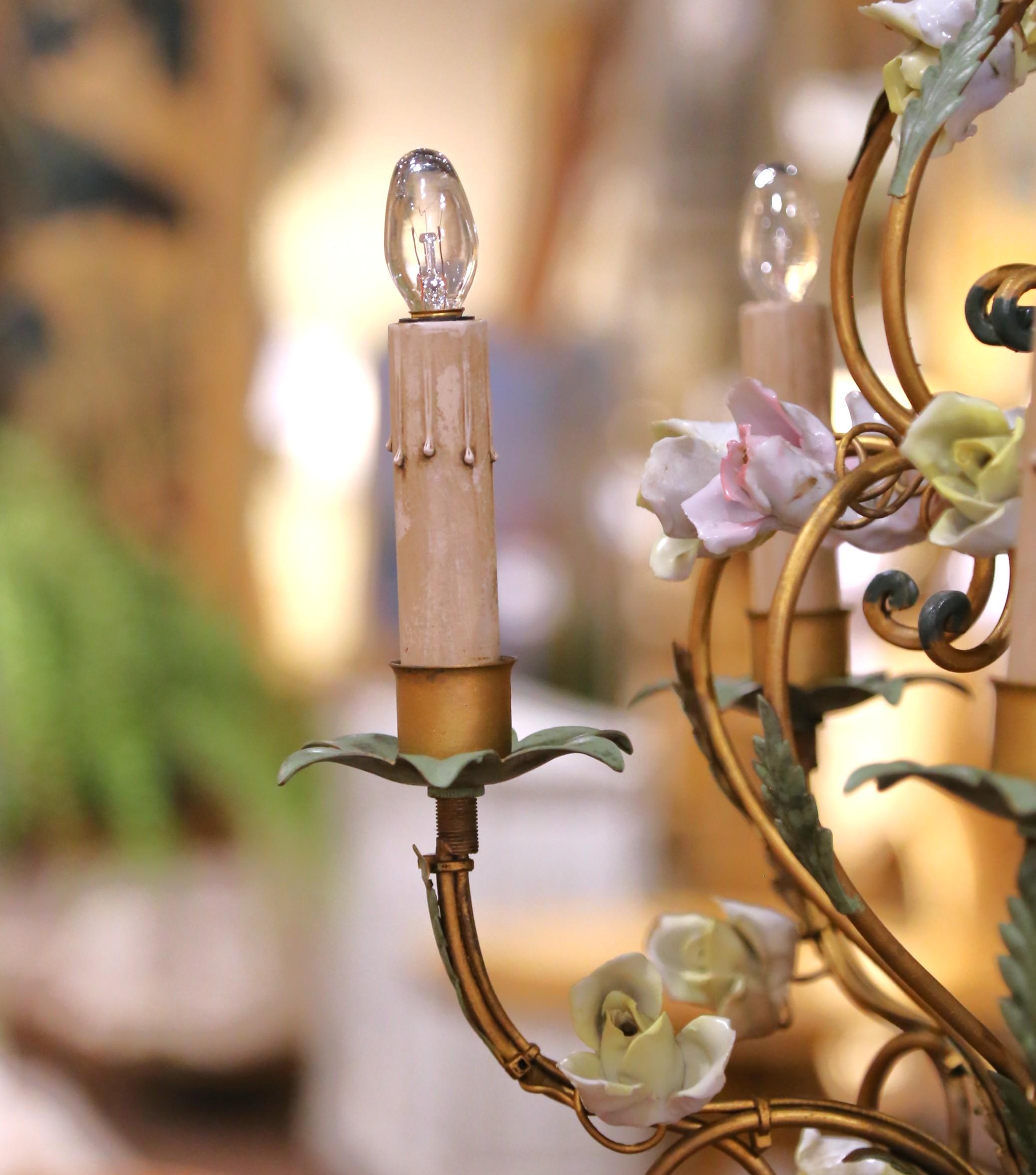 Fatto a mano Lampadario a cinque luci in metallo e porcellana francese dei primi del Novecento in vendita