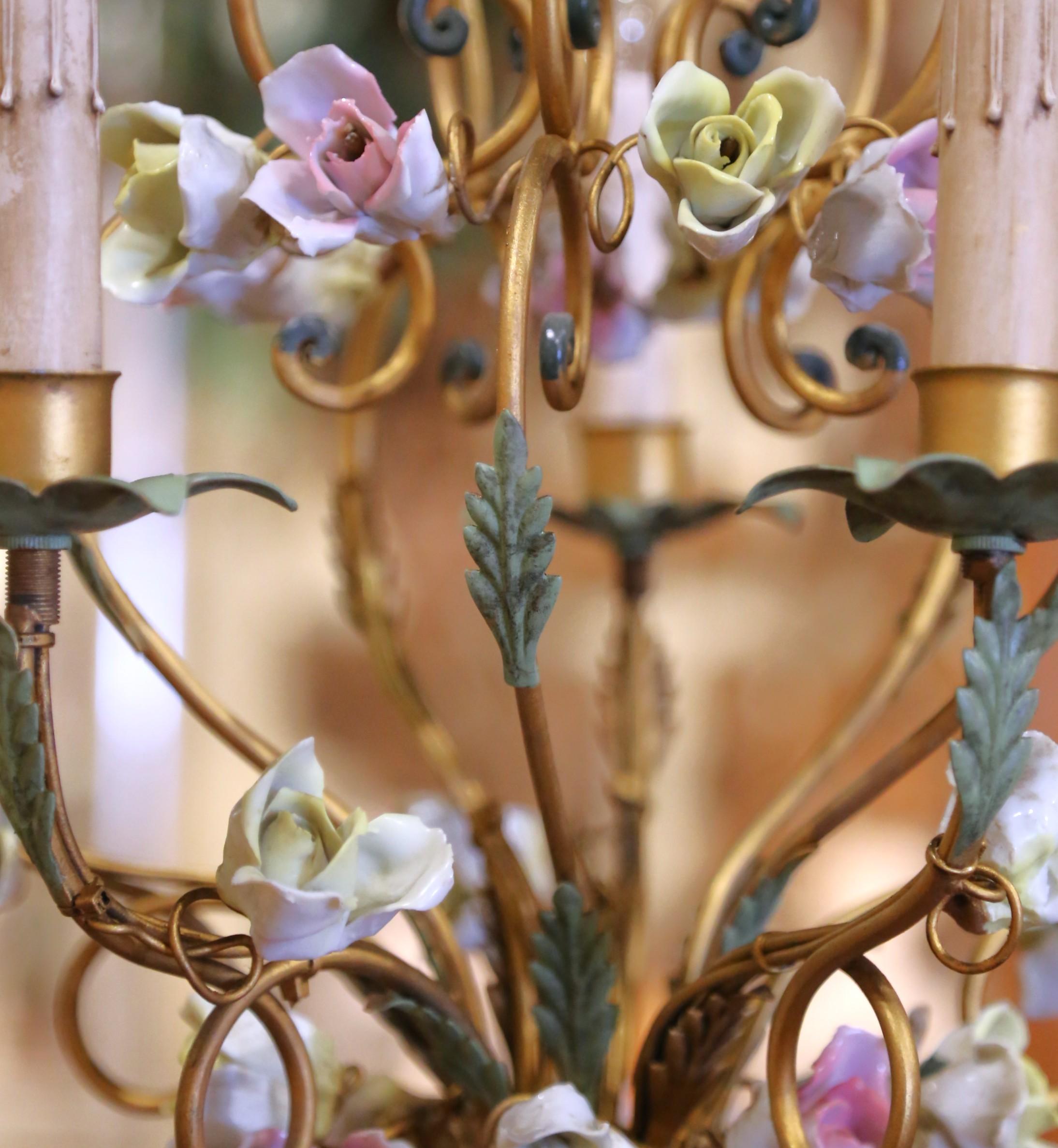 XX secolo Lampadario a cinque luci in metallo e porcellana francese dei primi del Novecento in vendita