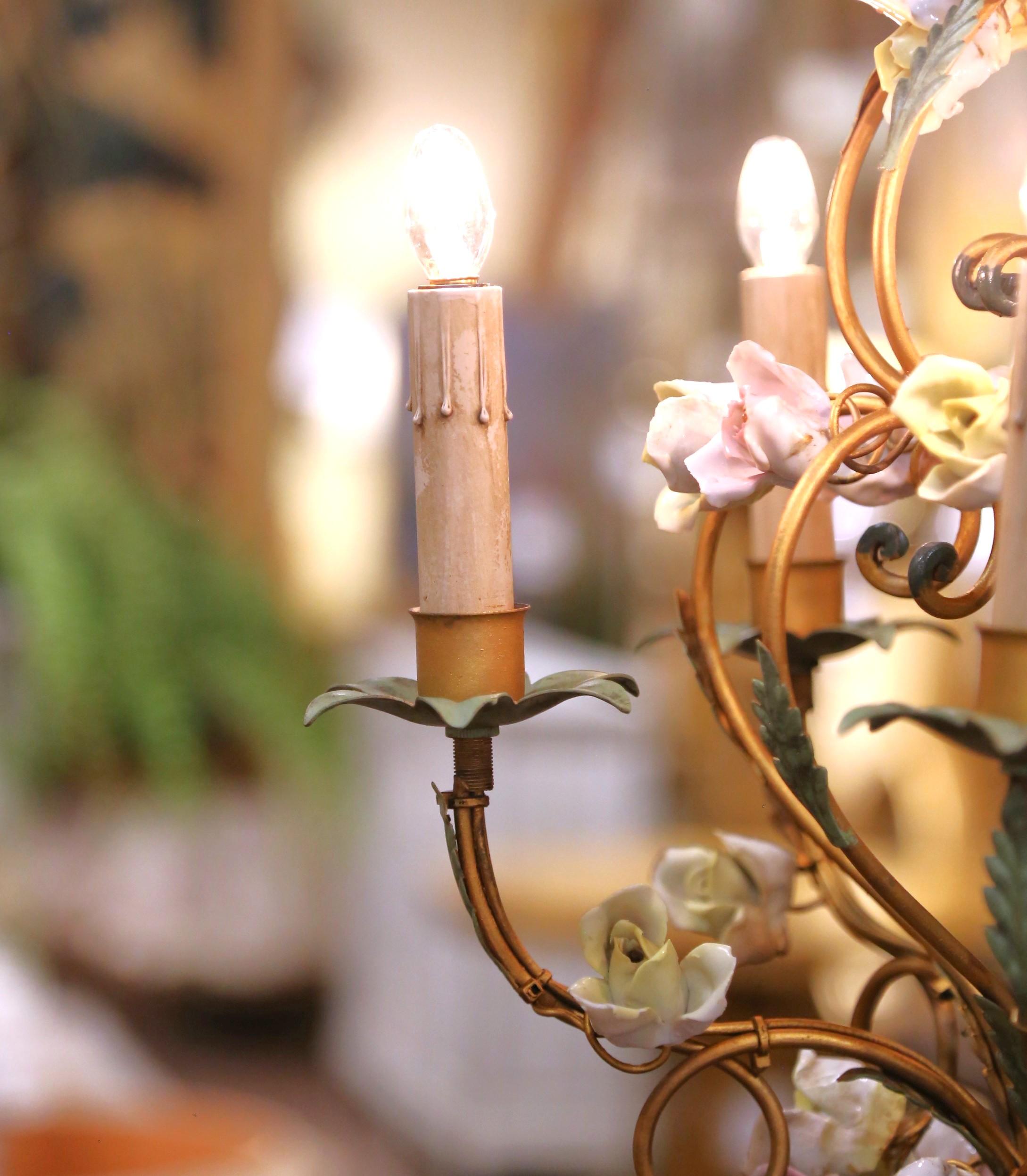 Metallo Lampadario a cinque luci in metallo e porcellana francese dei primi del Novecento in vendita