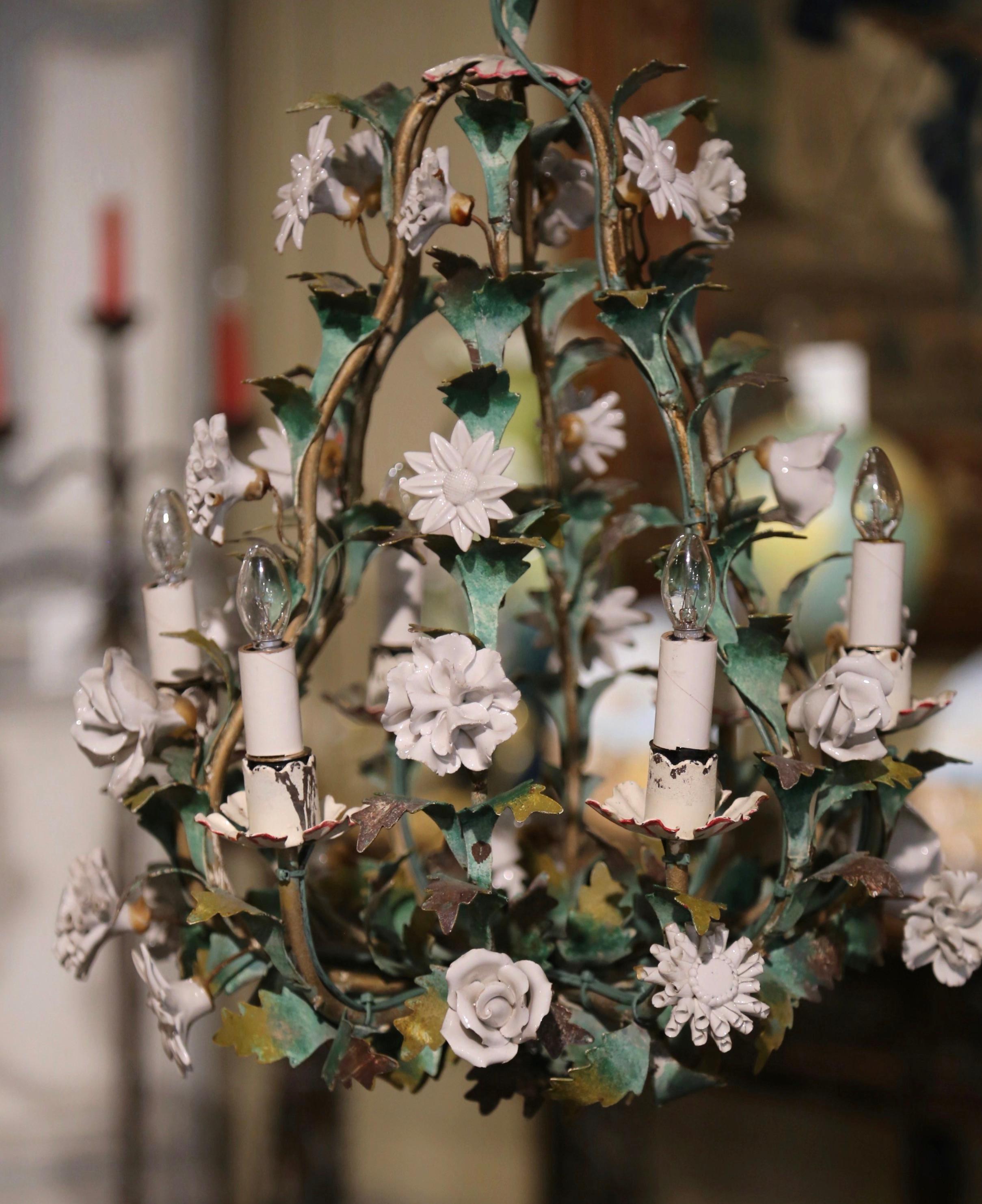 Französischer Sechs-Licht-Kronleuchter mit Blumen aus Metall und Porzellan des frühen 20. Jahrhunderts 3