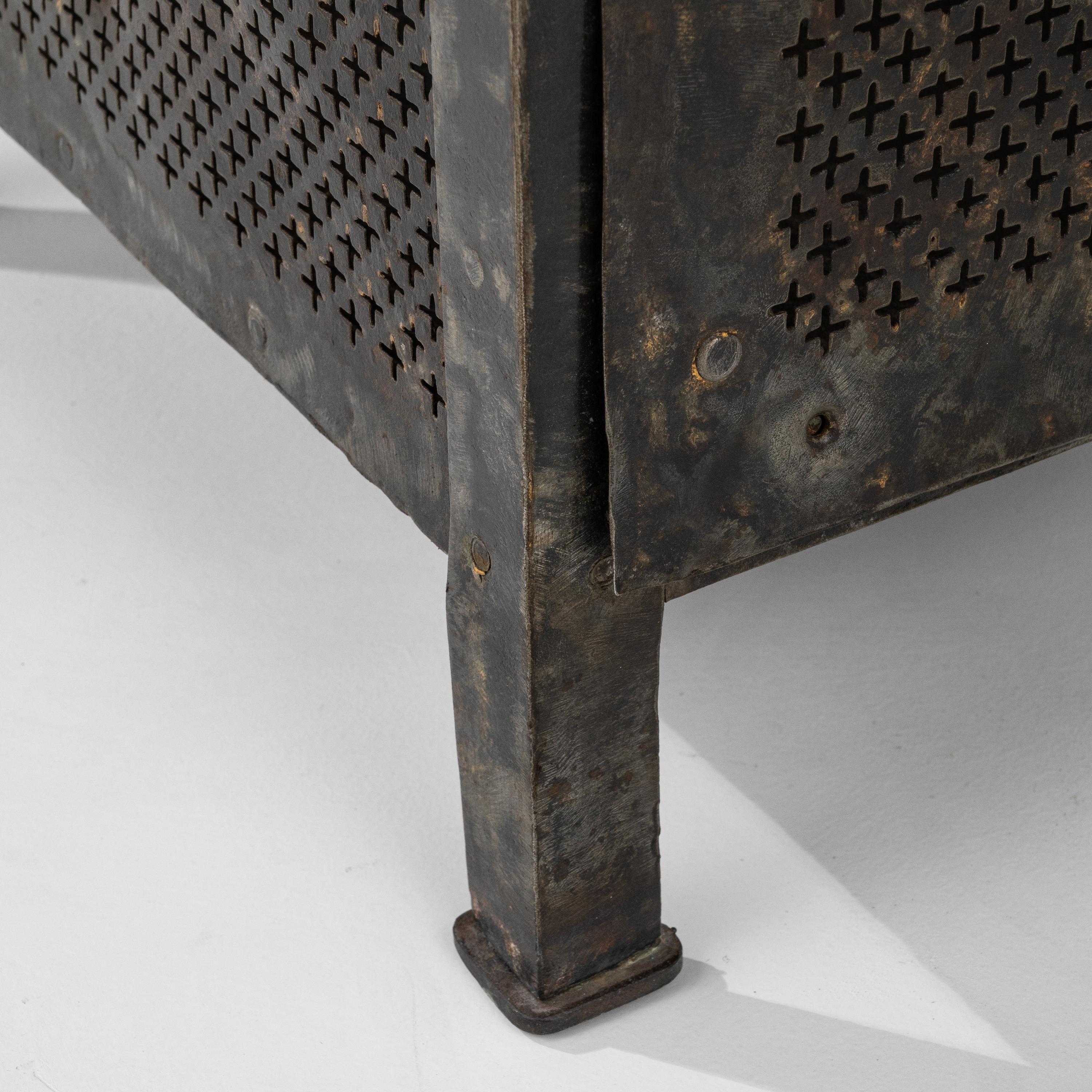 Französischer Metall-Nachttisch des frühen 20. Jahrhunderts mit Holzplatte im Angebot 6