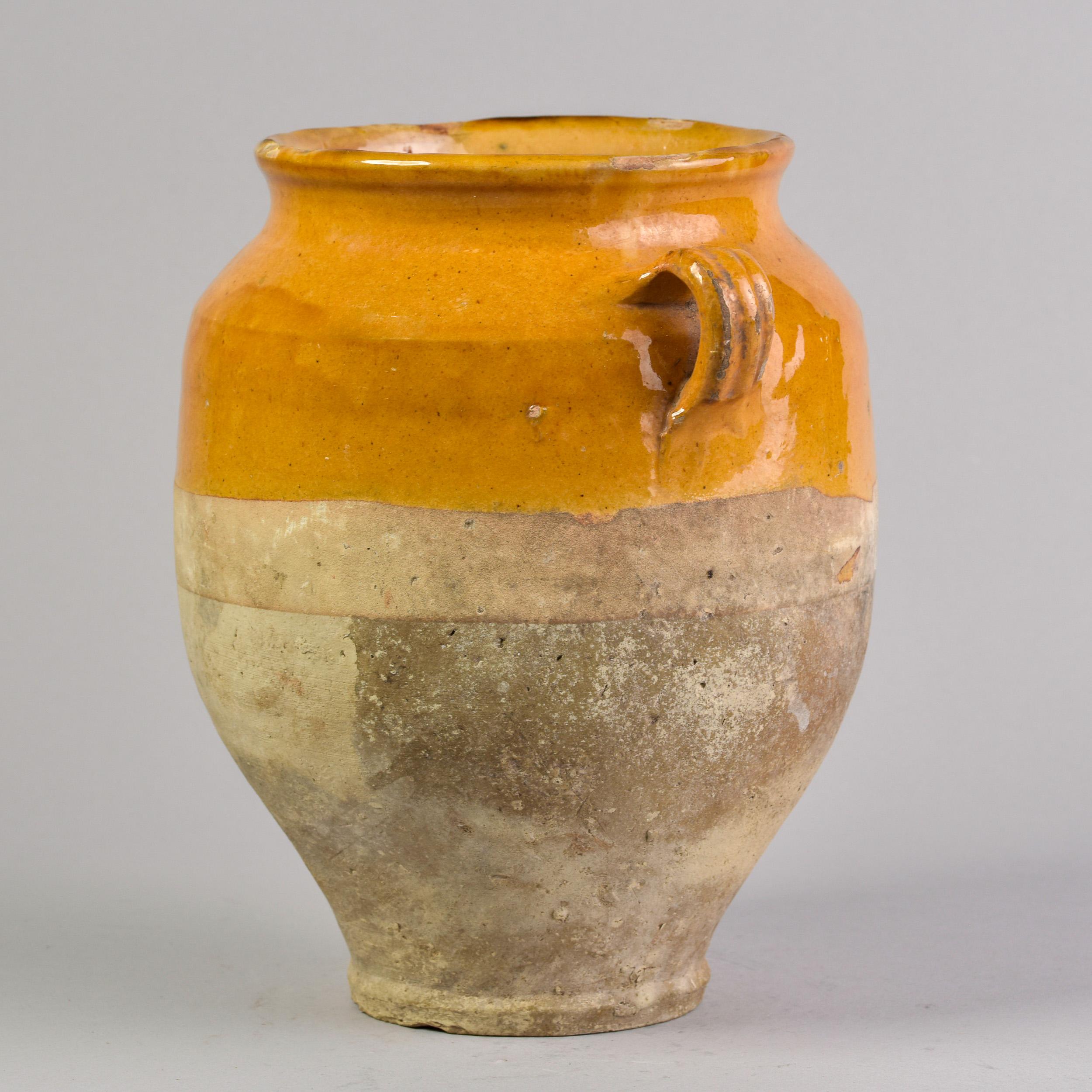 Frühes 20. Jahrhundert Französisch Senf glasiert Confit Glas mit Griffen im Angebot 1