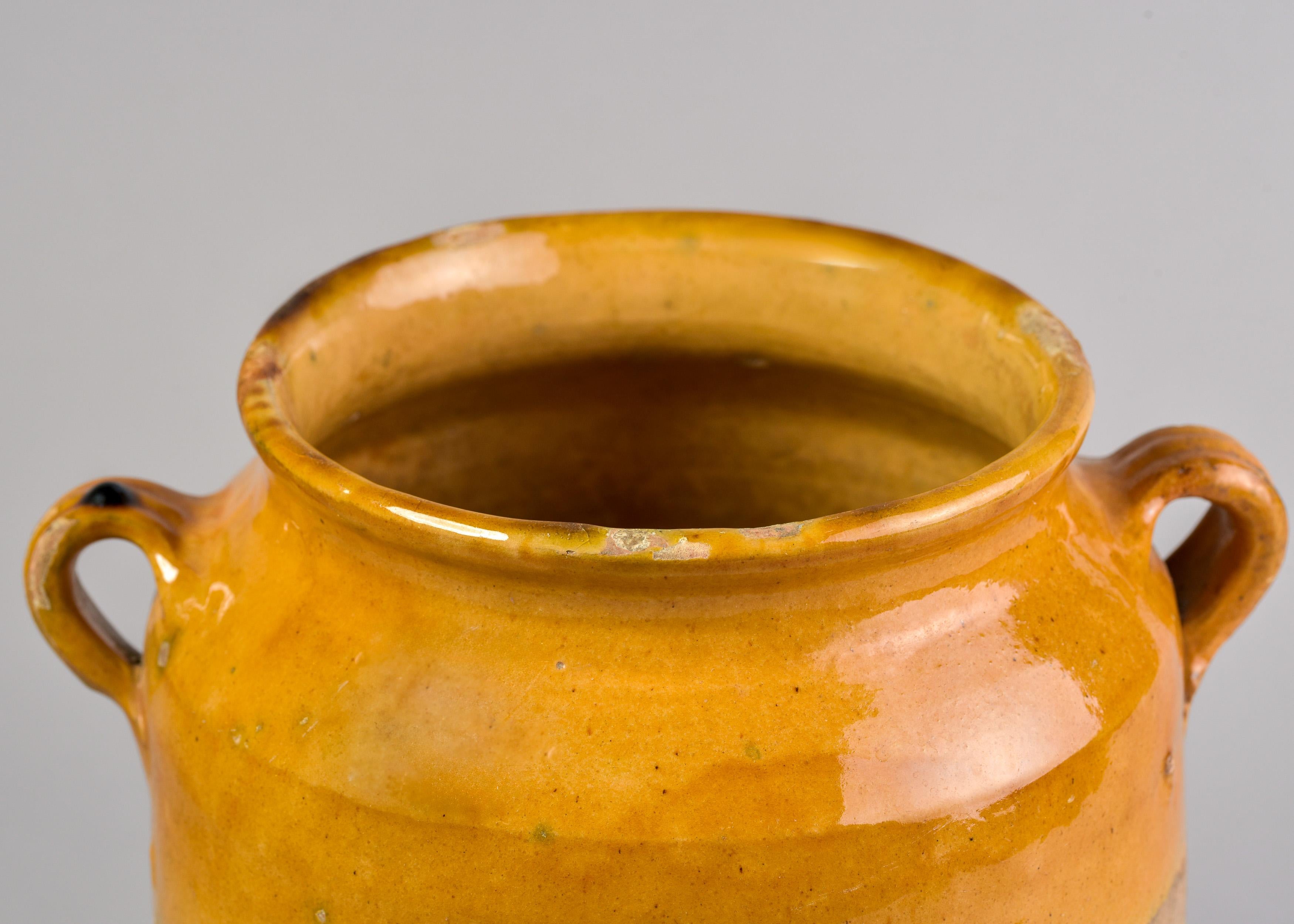 Frühes 20. Jahrhundert Französisch Senf glasiert Confit Glas mit Griffen im Angebot 2