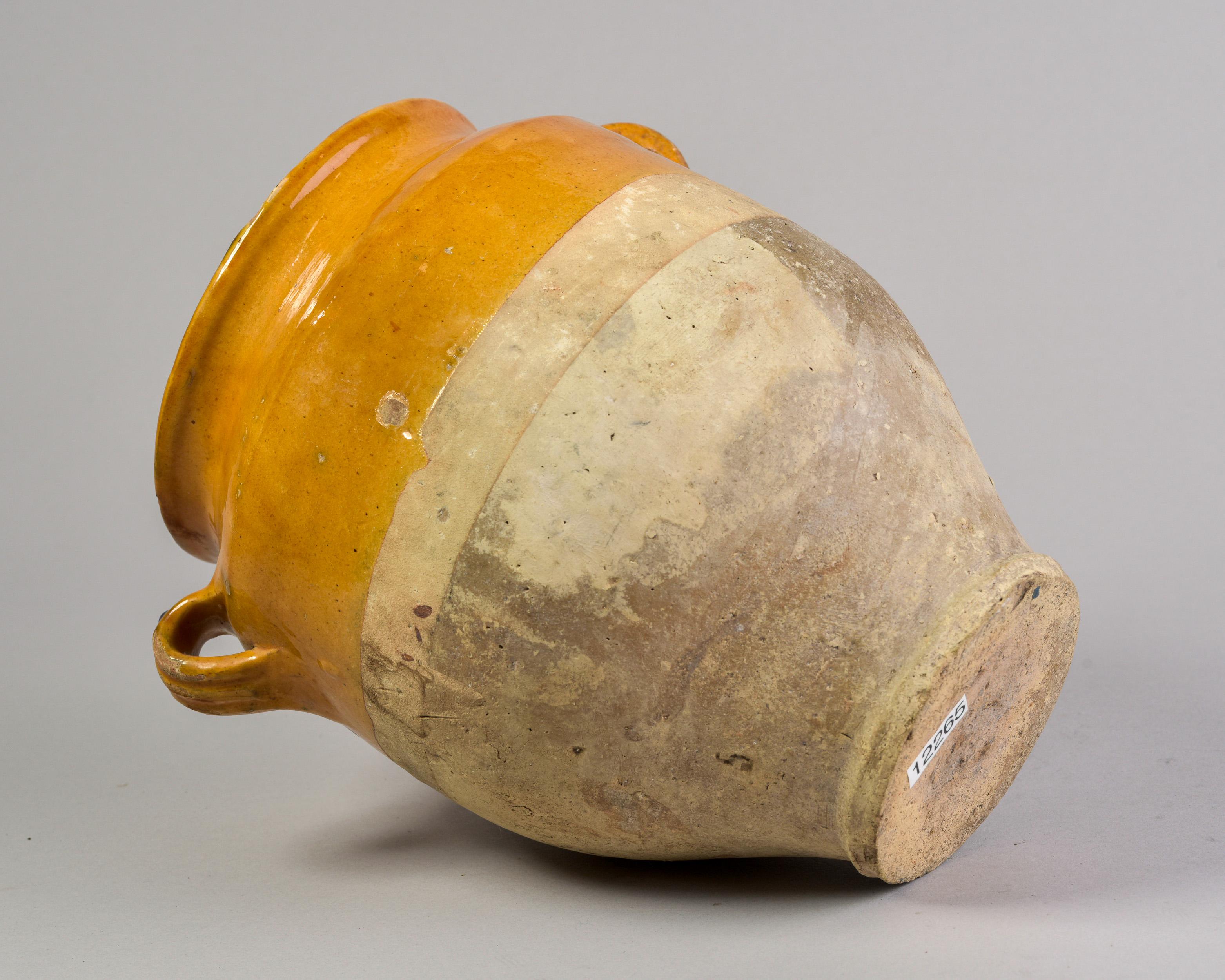 Frühes 20. Jahrhundert Französisch Senf glasiert Confit Glas mit Griffen im Angebot 3