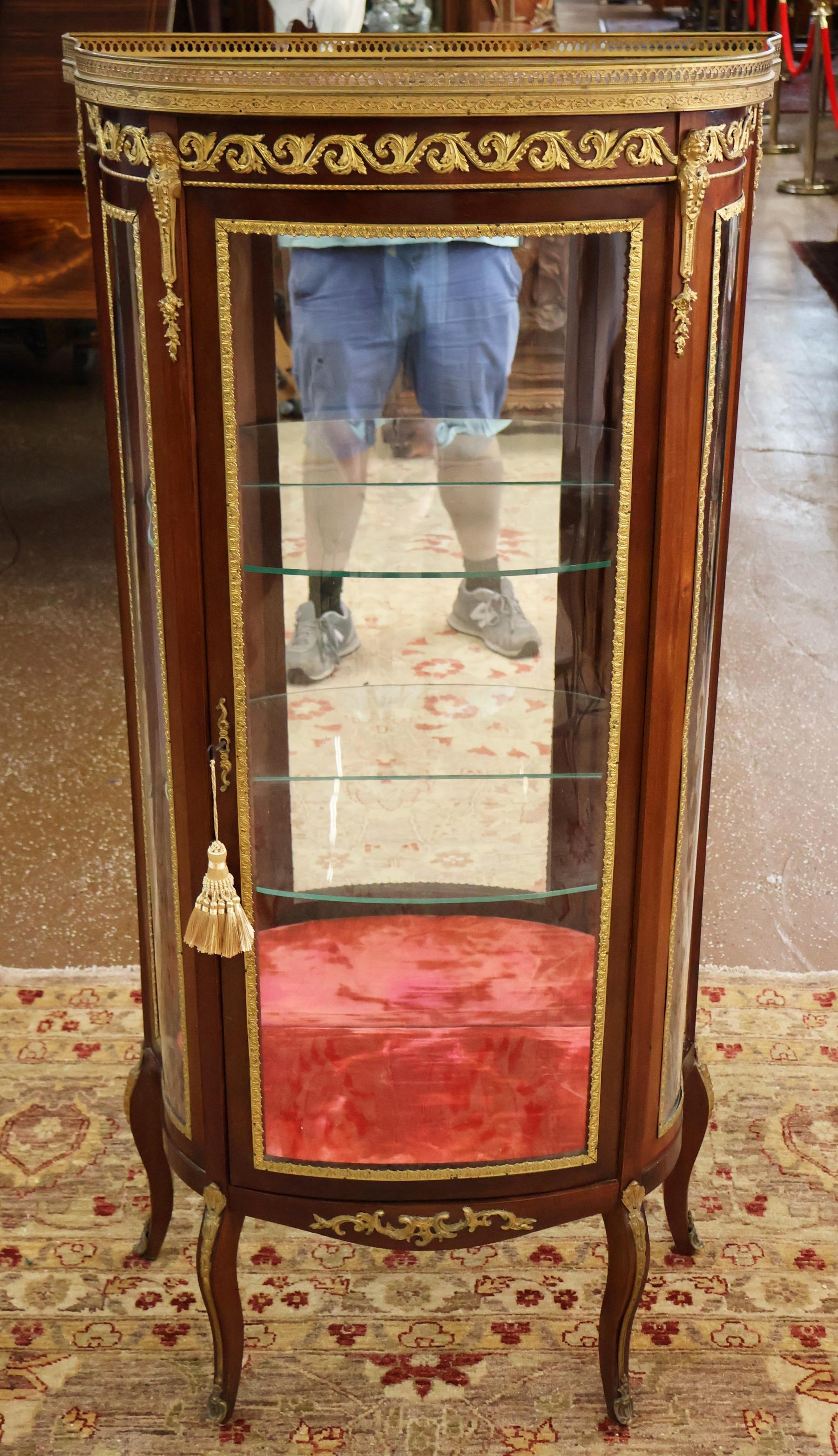 Early 20th Century French Napoleon III Bronze Mount China Curio Cabinet Vitrine

Dimensions : 55.5