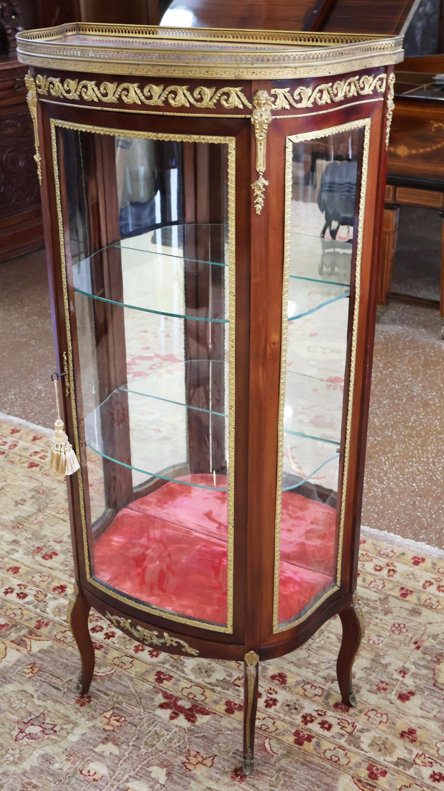 Early 20th Century French Napoleon III Marble Top China Curio Cabinet Vitrine in vendita 1