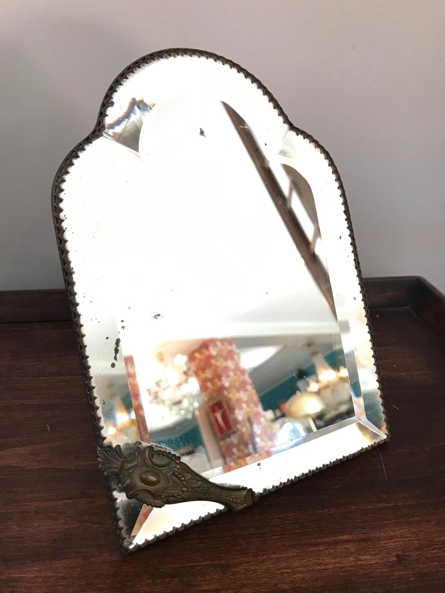 Beautiful 20th century French Napoleon III Period table mirror.
Beveled mirror with a nice rounded shape and a decoration at the corner.
The foot to hold the mirror is well decorated too.
Nice quality.