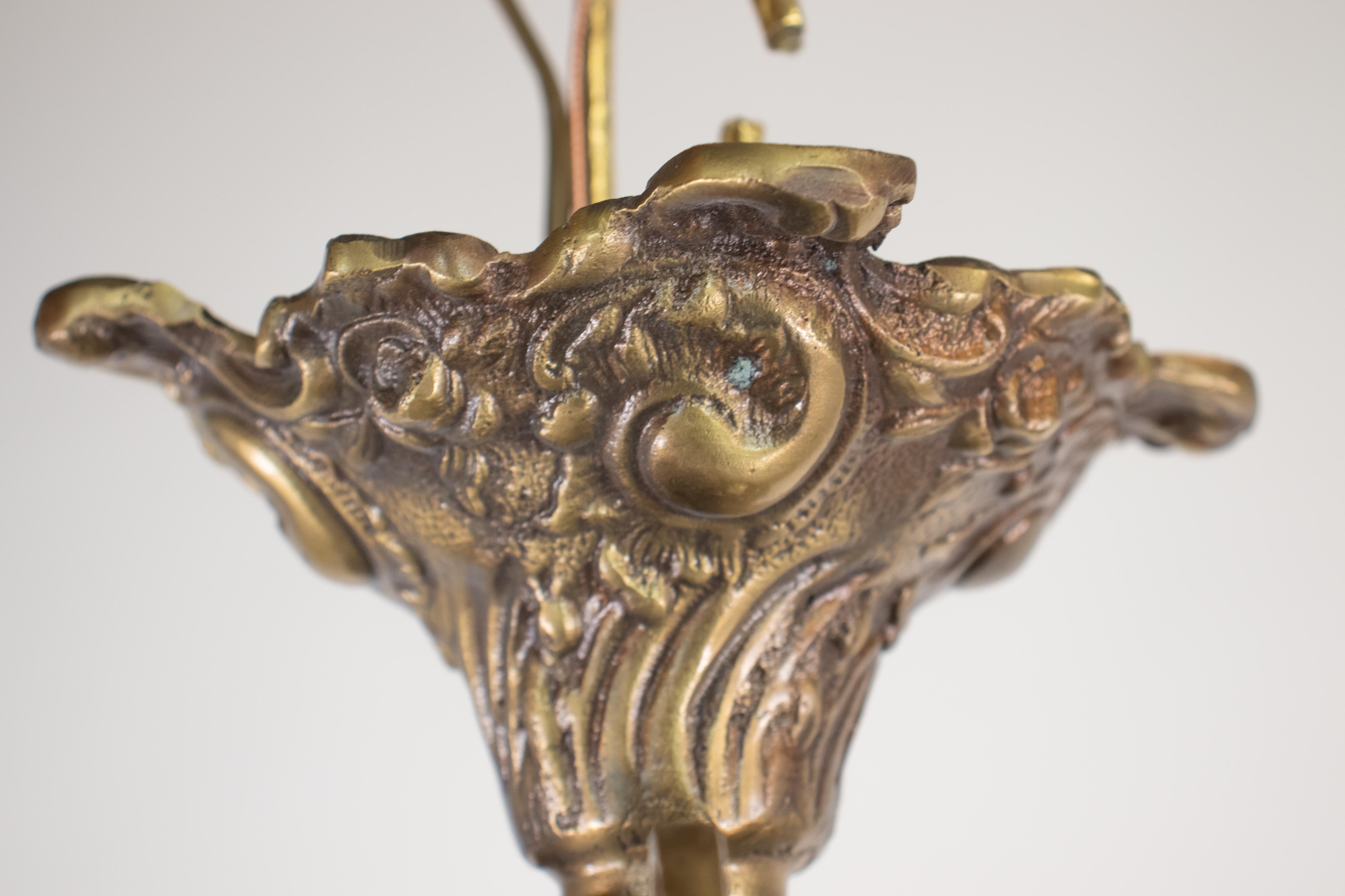Lampadario a sospensione in alabastro e bronzo neoclassico francese dei primi del Novecento in vendita 5