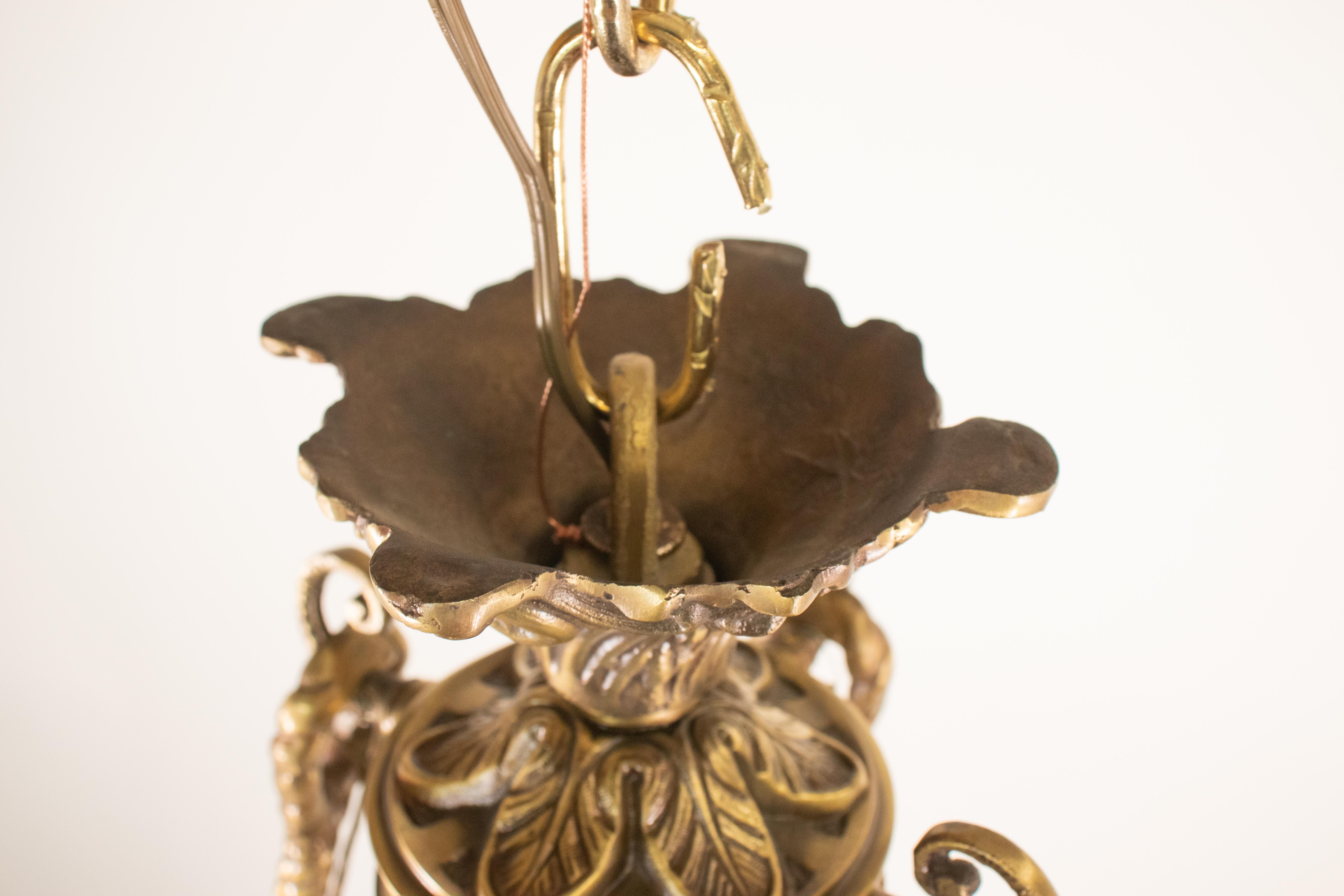 Lampadario a sospensione in alabastro e bronzo neoclassico francese dei primi del Novecento in vendita 6