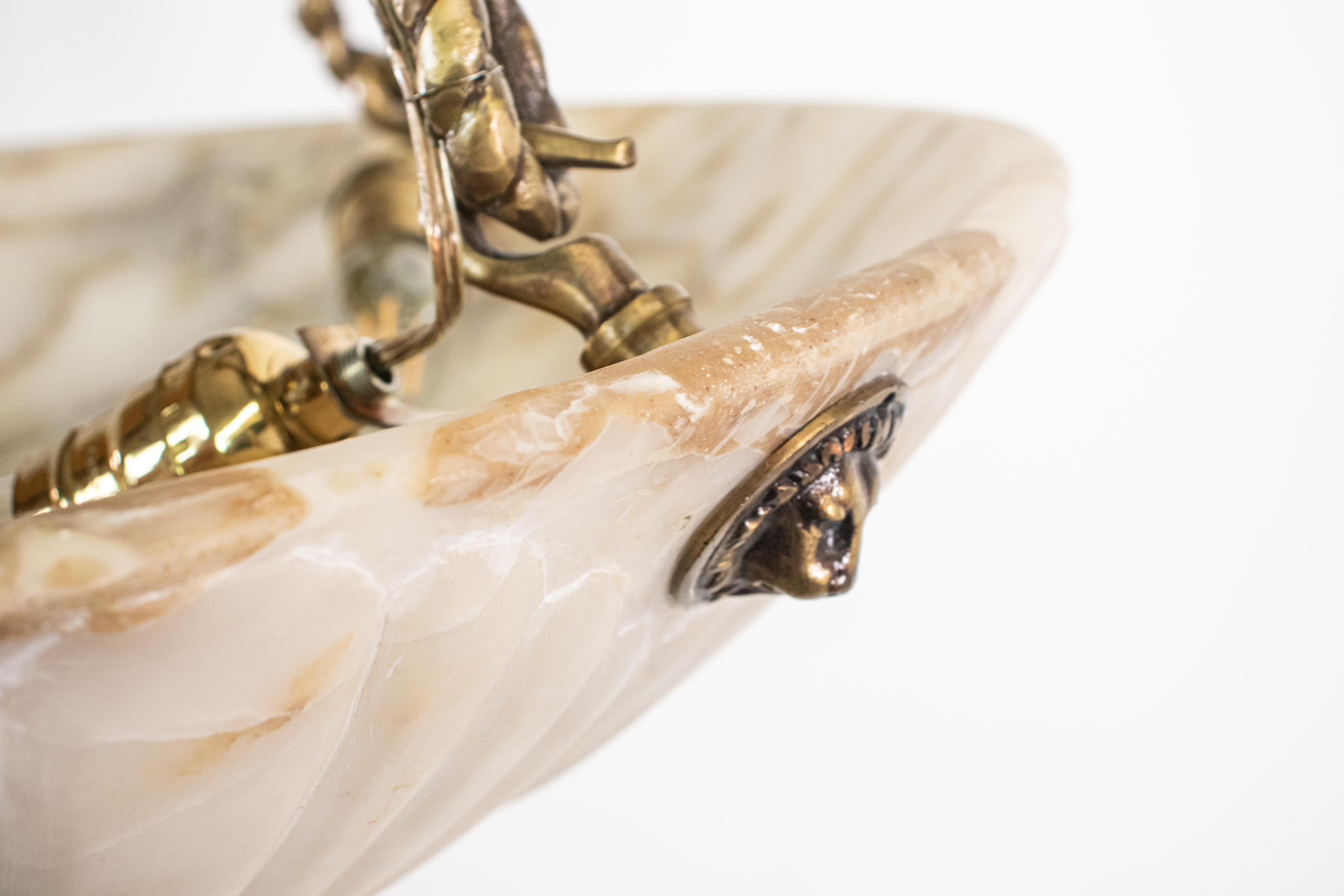 Lampadario a sospensione in alabastro e bronzo neoclassico francese dei primi del Novecento in vendita 1