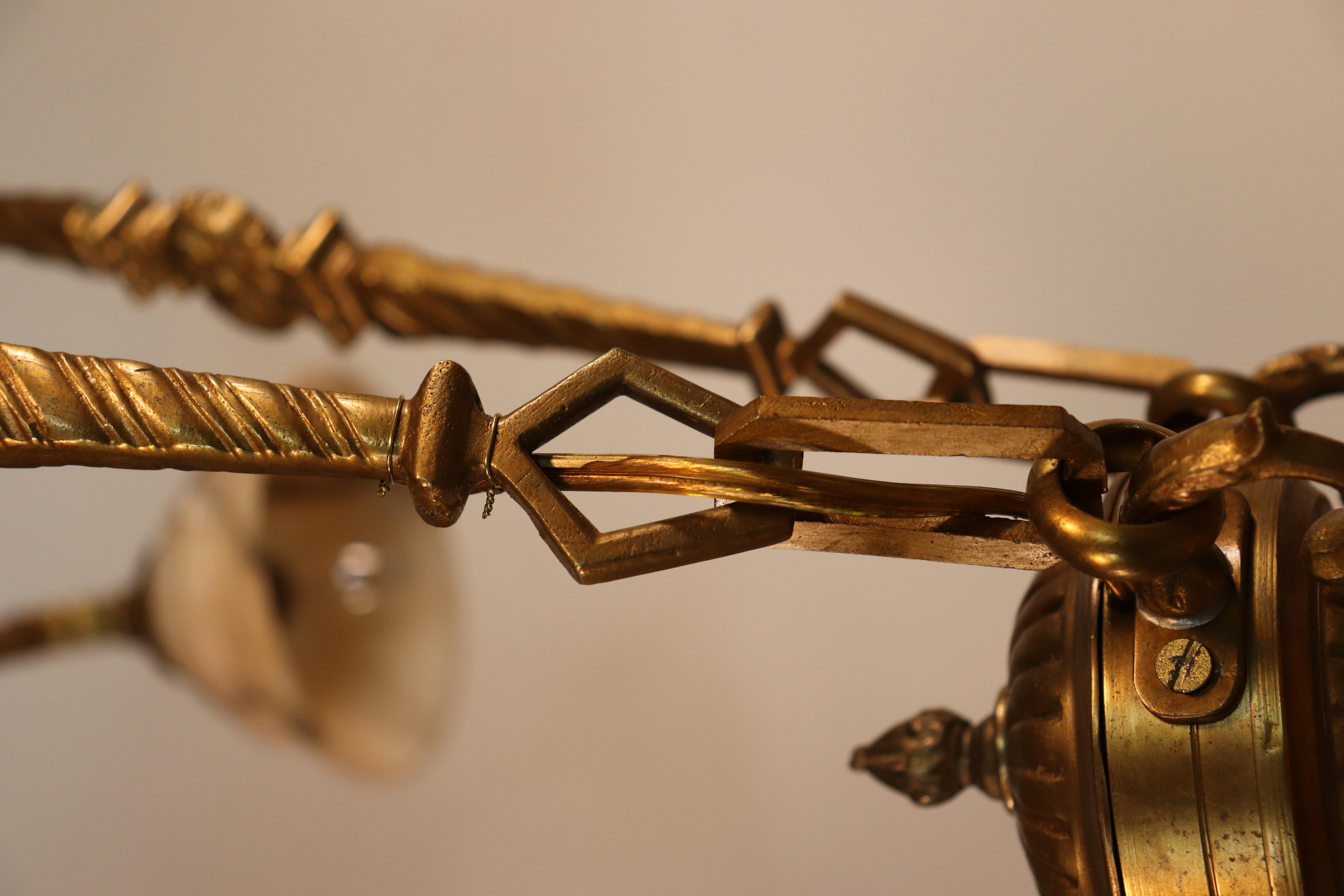 Lampadario neoclassico francese in bronzo dorato e alabastro dei primi del Novecento in vendita 9