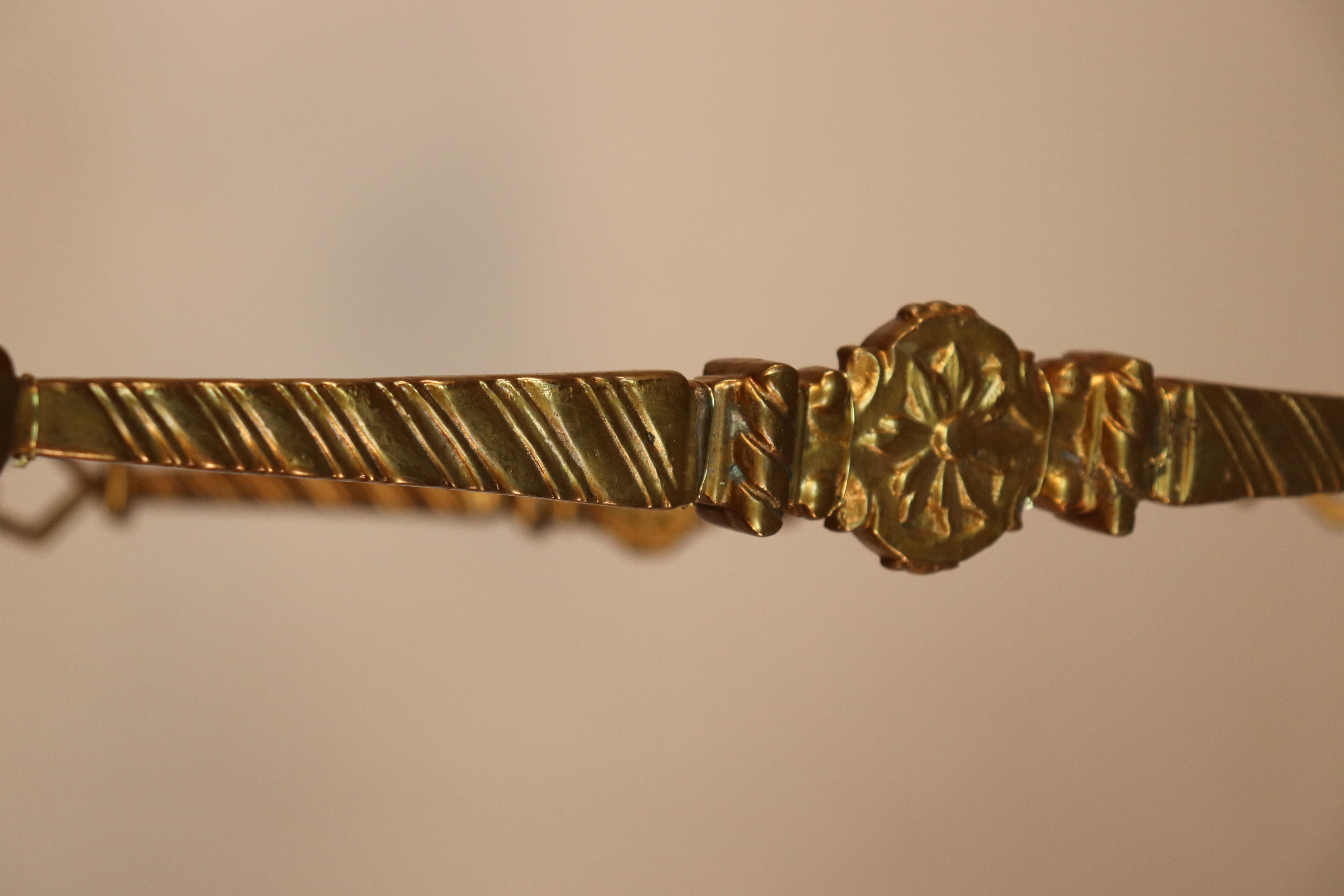 Lampadario neoclassico francese in bronzo dorato e alabastro dei primi del Novecento in vendita 11