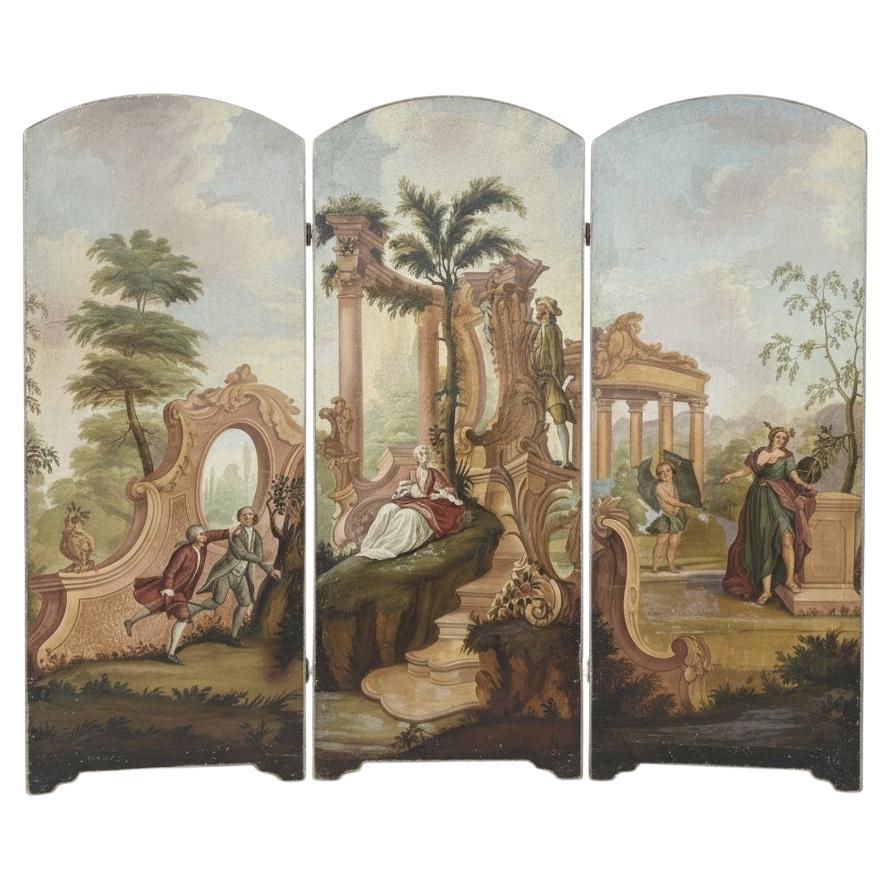 Si tratta di un paravento francese dell'inizio del XX secolo in stile neoclassico. Ha tre pannelli che sono oli su tela. Il retro è foderato e sono dotati di ferramenta per il fissaggio a parete e a gancio. Usura generale adeguata all'età. Niente