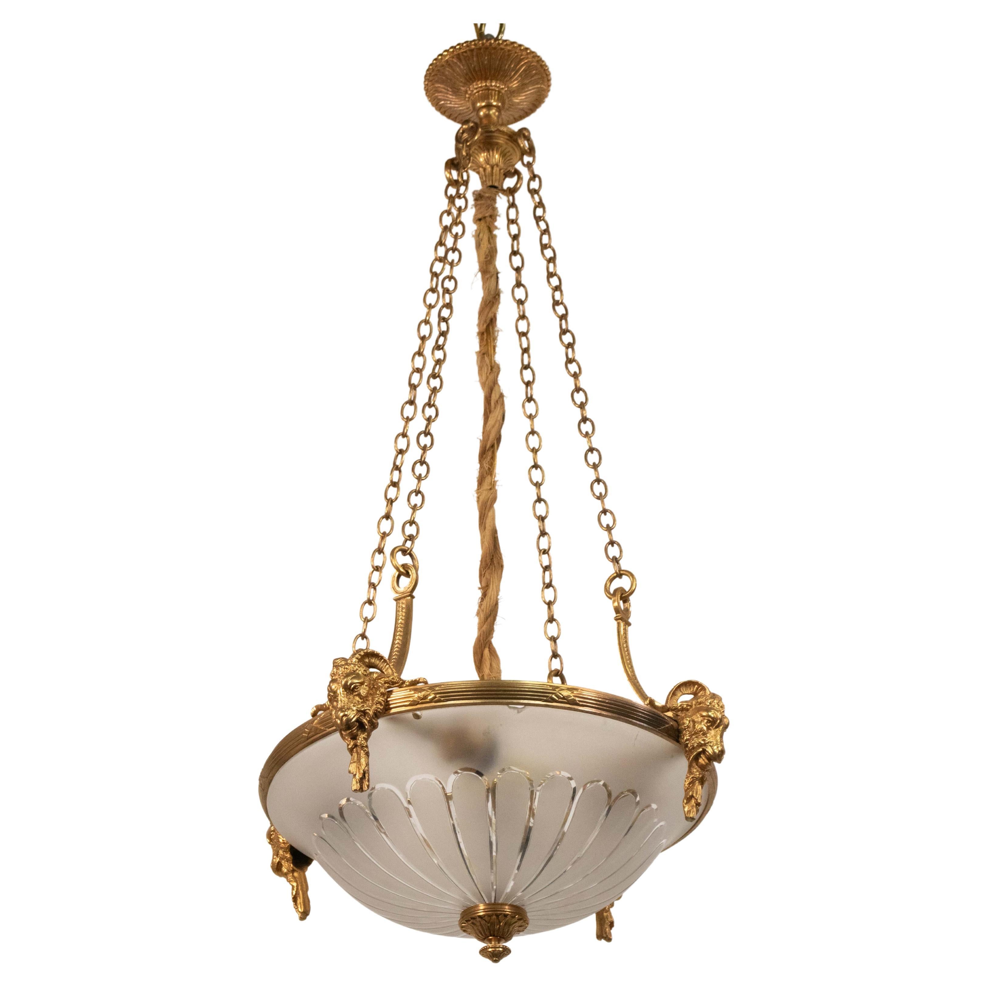 Lustre pendentif néoclassique français du début du XXe siècle en bronze doré et verre