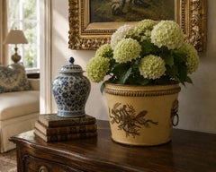 Cachepot francese in tole in stile neoclassico dei primi del XX secolo con manici a forma di leone